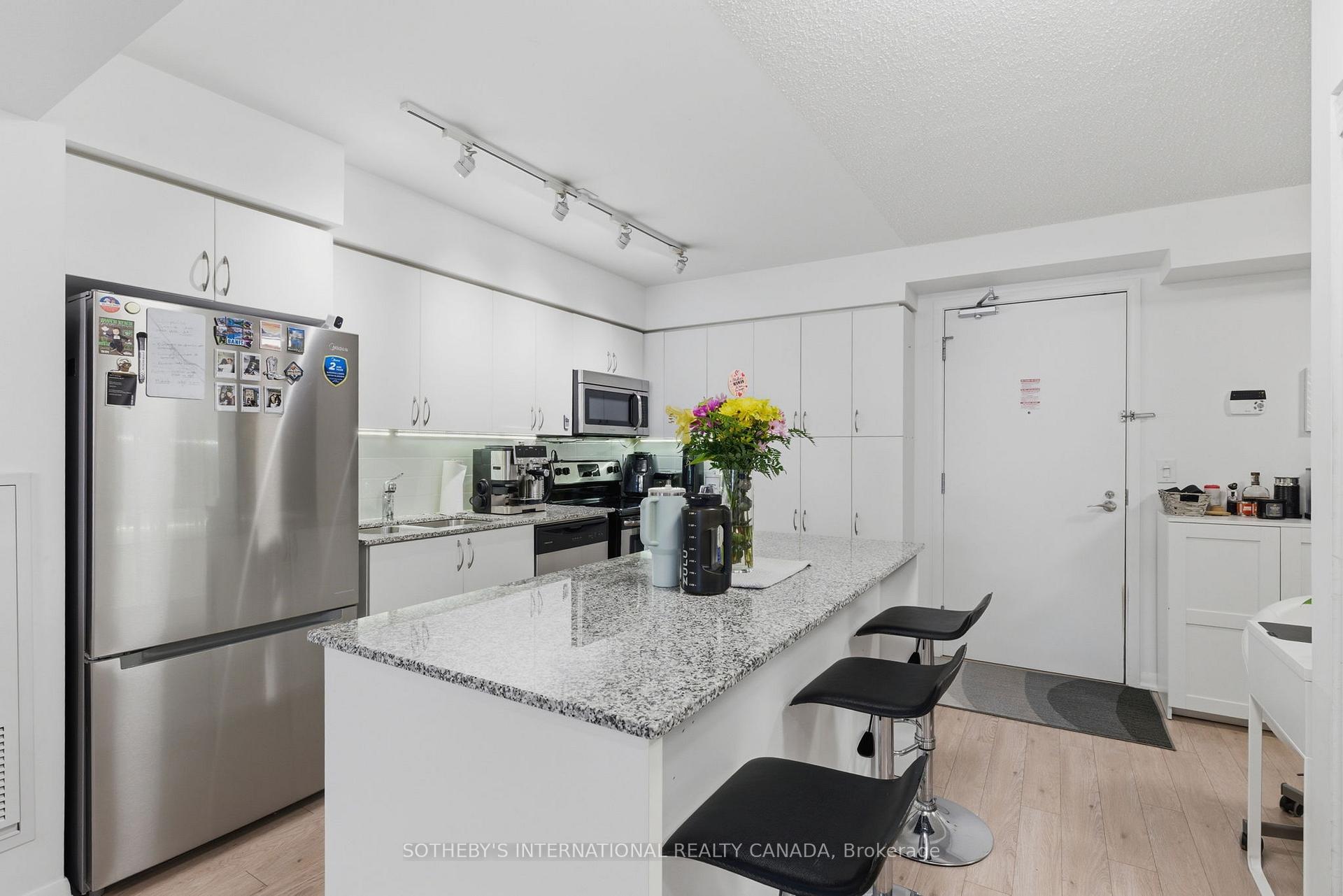 304 - 800 Lawrence Avenue W Toronto Ontario Canada Rent residential Jo-Ann Folino SOTHEBY'S INTERNATIONAL REALTY CANADA