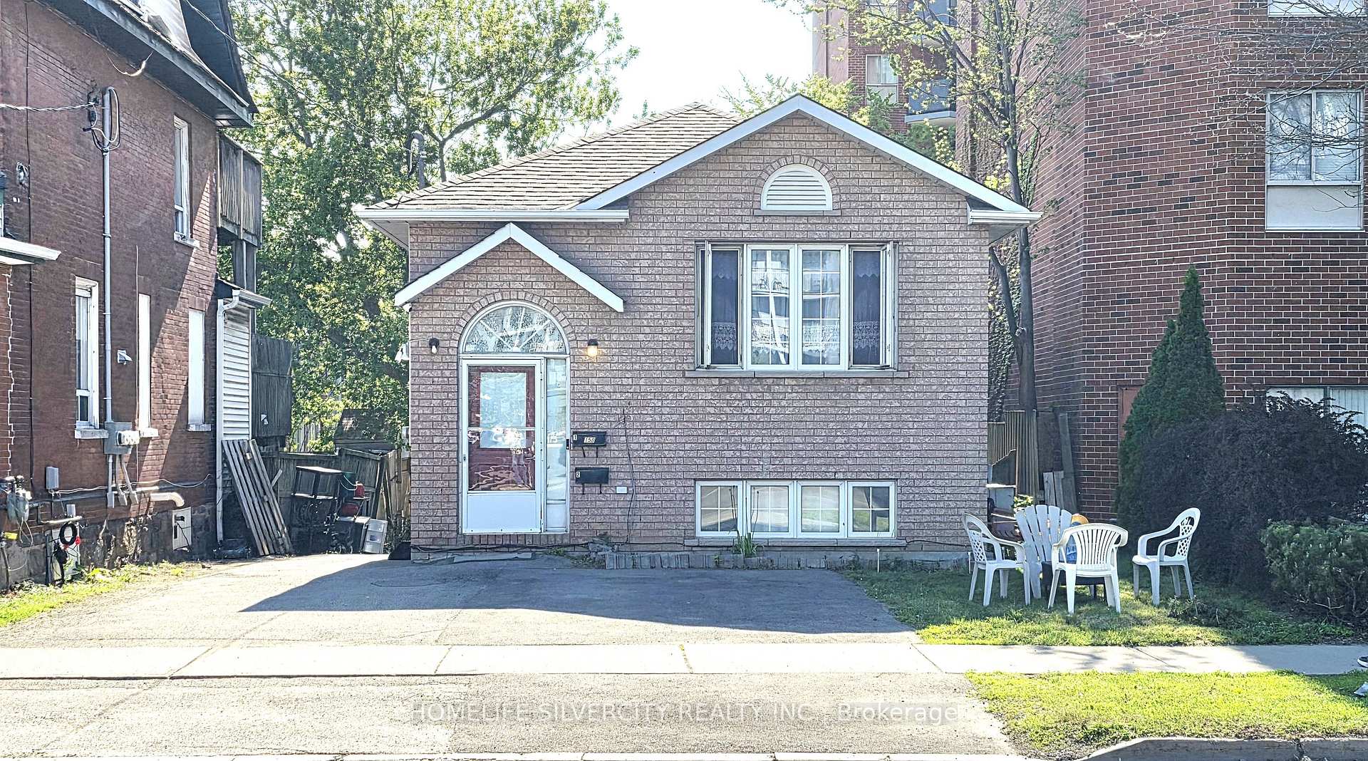 150 Centre Street S Oshawa Ontario Canada Sale residential Durham Bungalows McROBERT REAL ESTATE GROUP