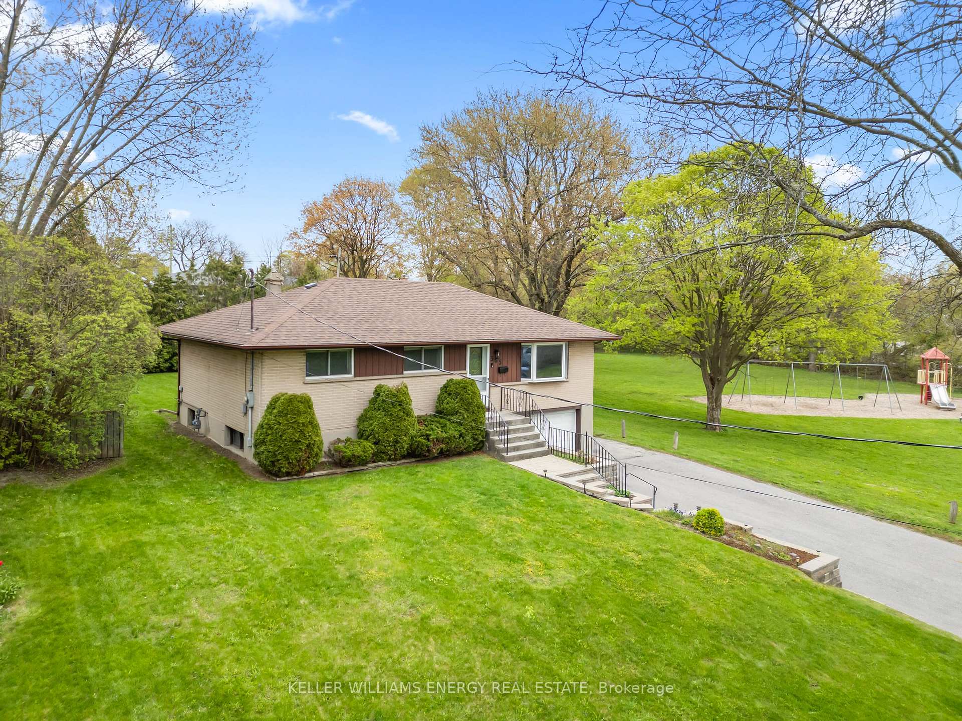 365 Humewood Avenue Oshawa Ontario Canada Sale residential Durham Bungalows McROBERT REAL ESTATE GROUP