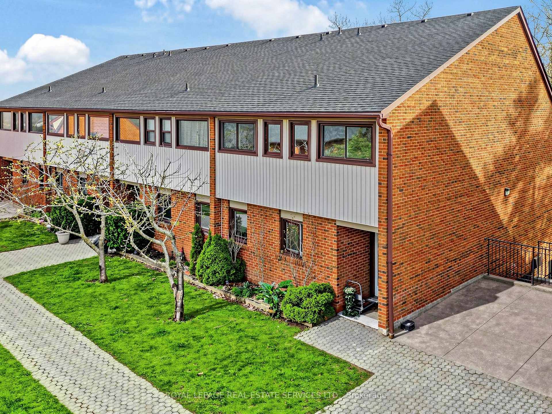 21 - 530 Falgarwood Drive Oakville Ontario Canada Sale residential Anthony Turco Royal LePage Real Estate Services Ltd., Brokerage