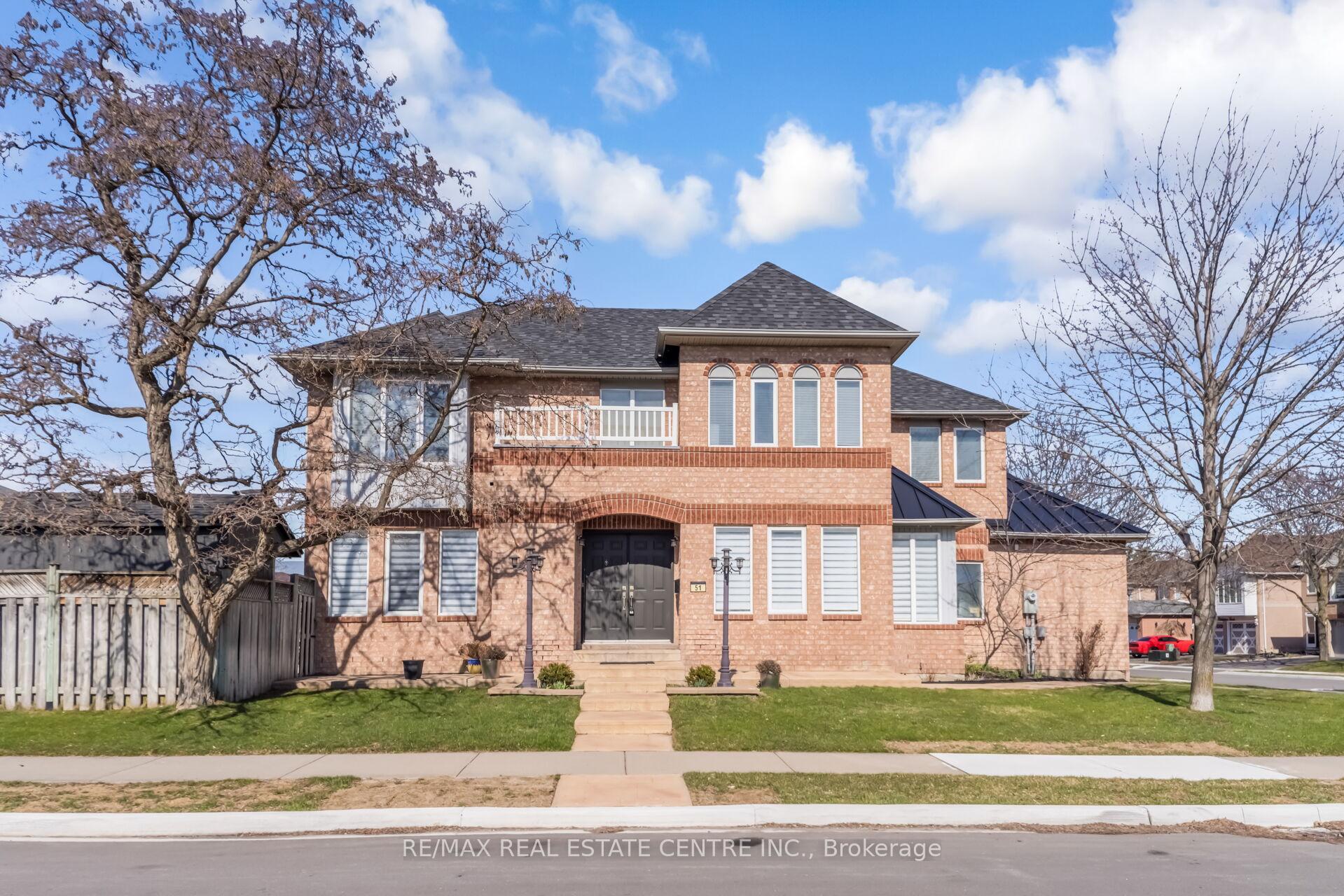 51 Pebblestone Circle Brampton Ontario Canada Sale residential Vik Mehmi RE/MAX Real Estate Centre Inc., Brokerage *