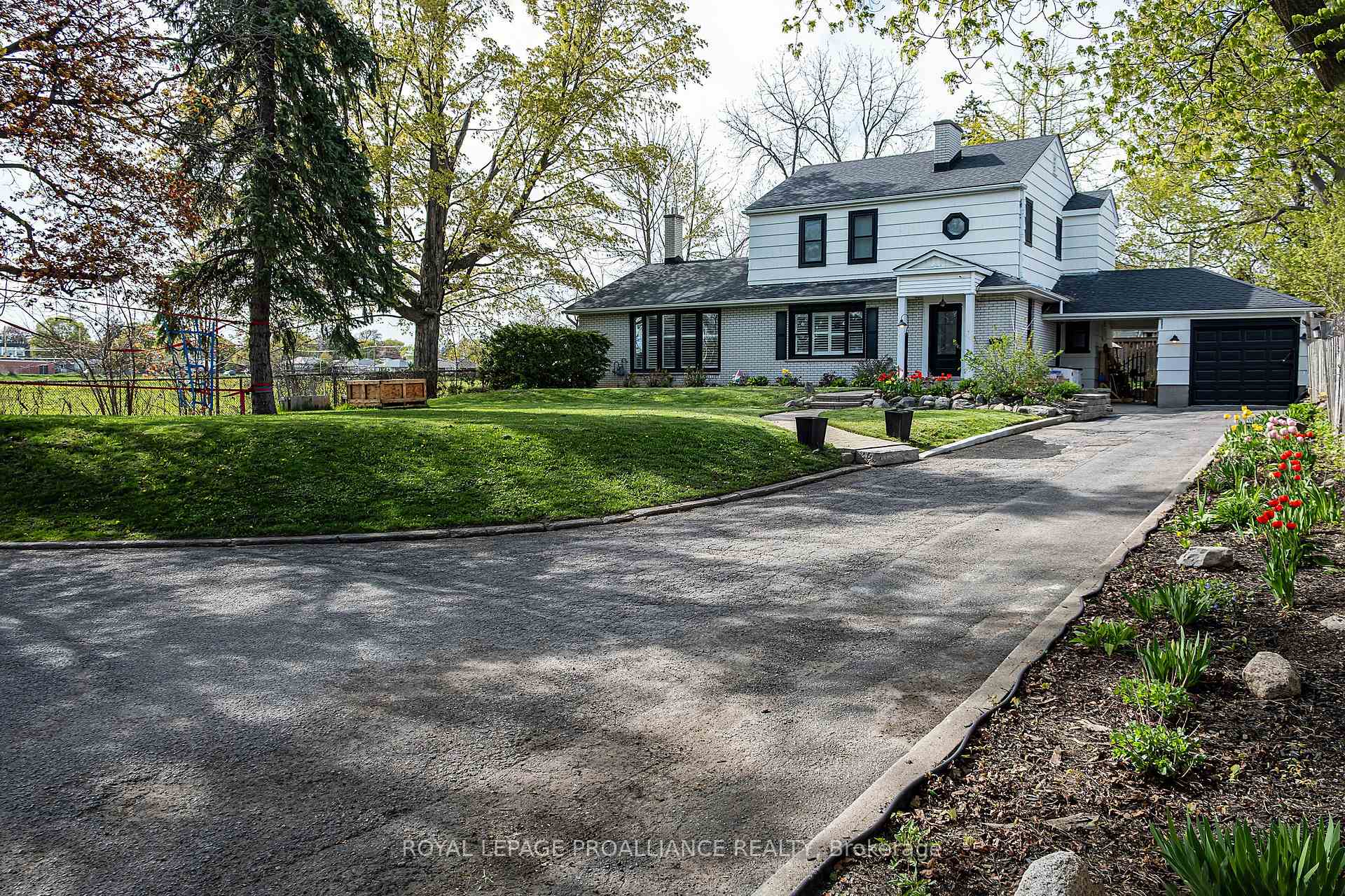 306 Dundas Street W Quinte West Ontario Canada Sale residential Rena Campitelli Real Estate Homeward, Brokerage*