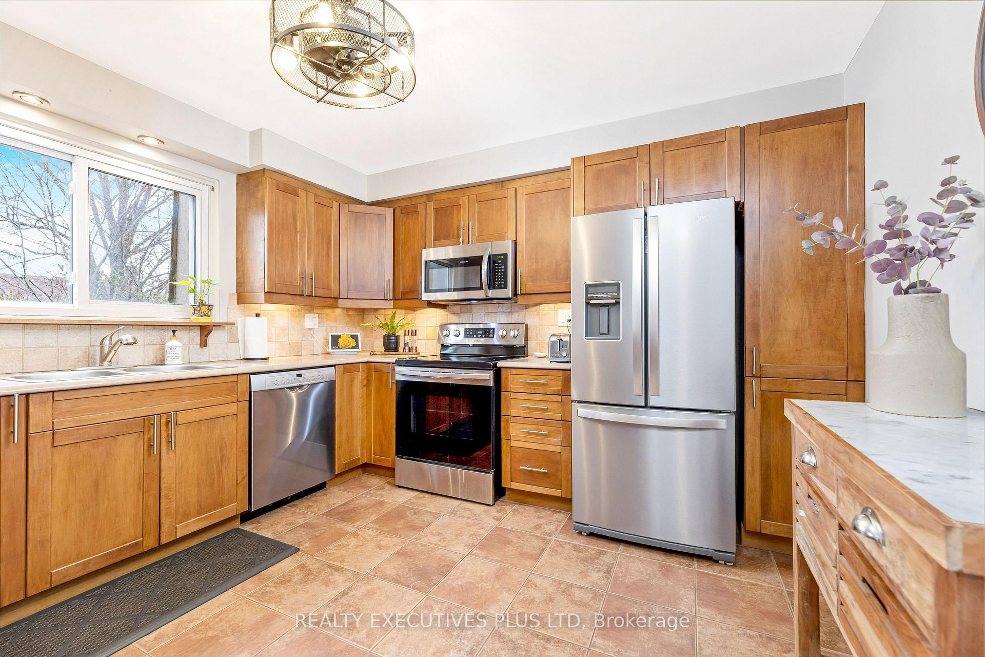 25 Graham Court Whitby Ontario Canada Sale residential   Coldwell Banker - R.M.R. Real Estate, Brokerage*