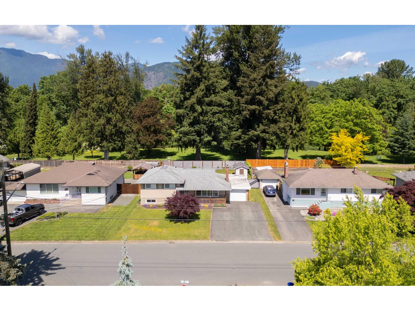 45741 BERKELEY AVENUE|Chilliwack Chilliwack British Columbia Canada Sale residential   HomeLife Realty Services