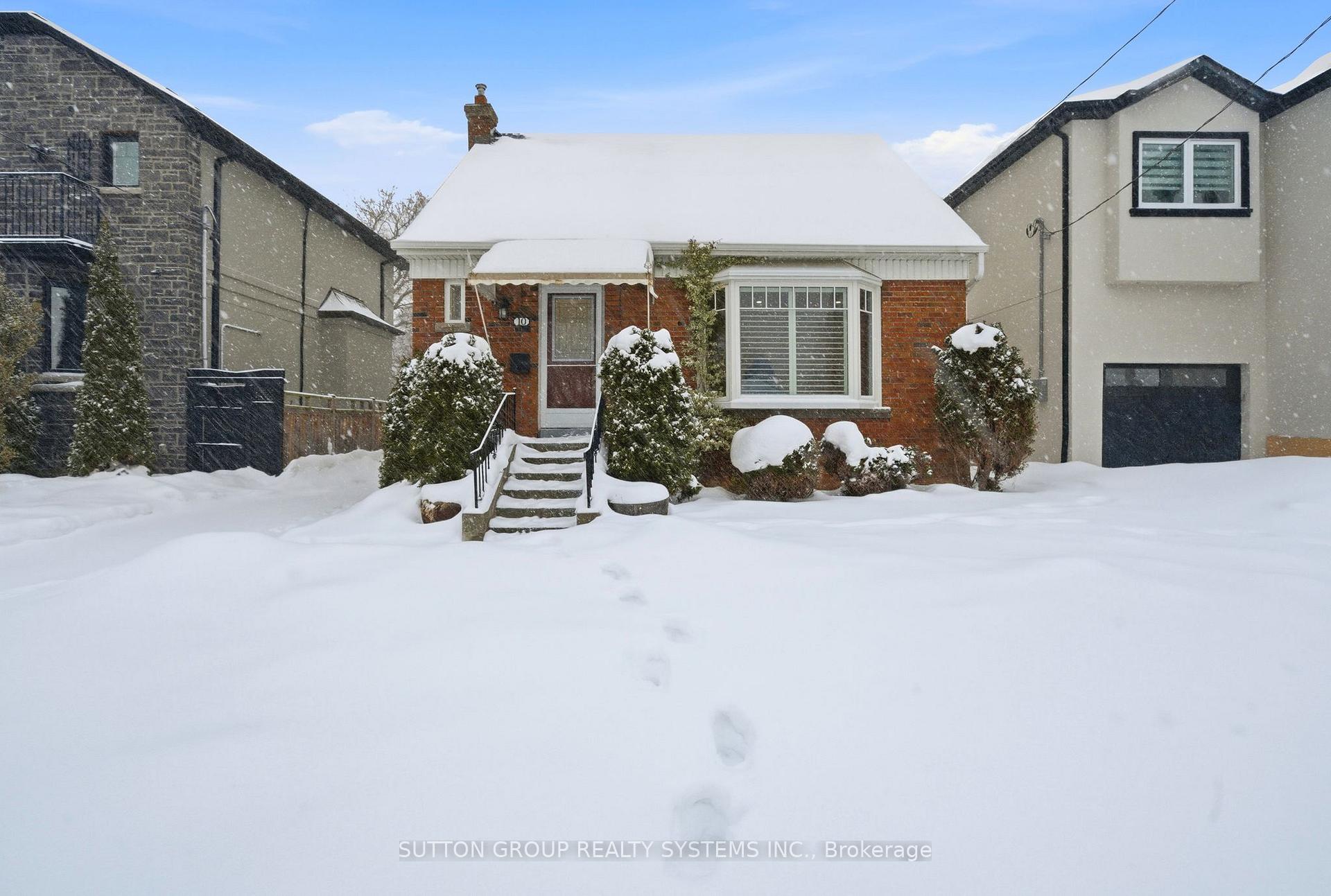 10 Willowhurst Crescent Toronto Ontario Canada Sale residential Heather Mackenzie Skybound Realty, Brokerage 