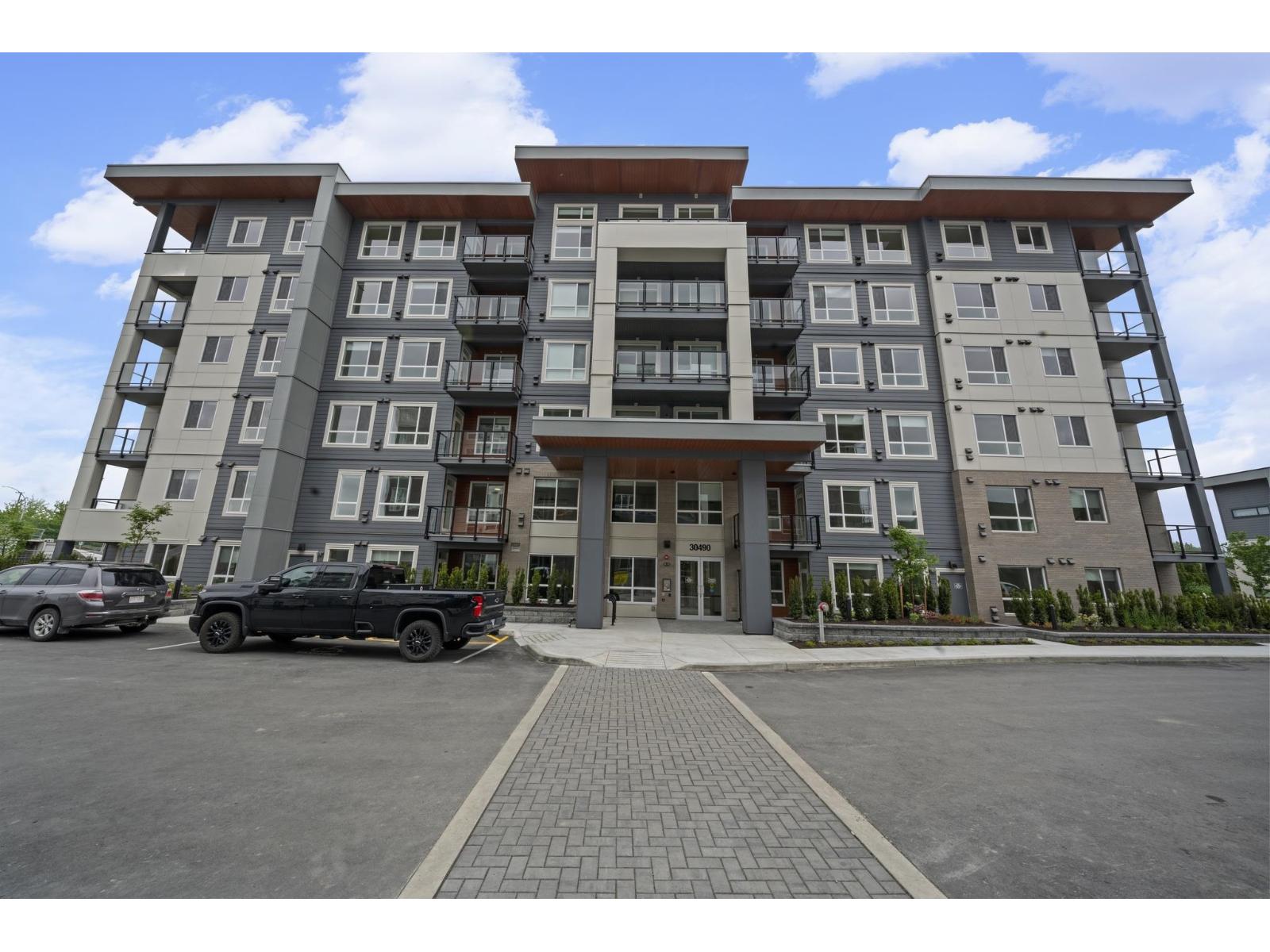 313 30490 CARDINAL AVENUE Abbotsford British Columbia Canada Sale residential Gonzalo Santos PREC Real Broker B.C. Ltd.