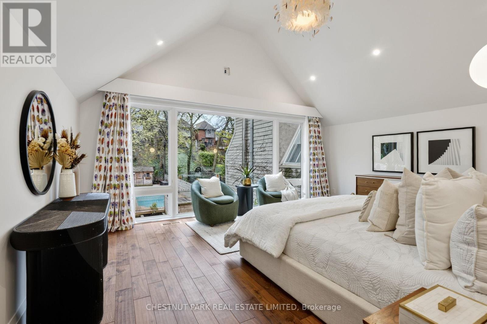 5 Bedroom Single Family Home/House's Image 12