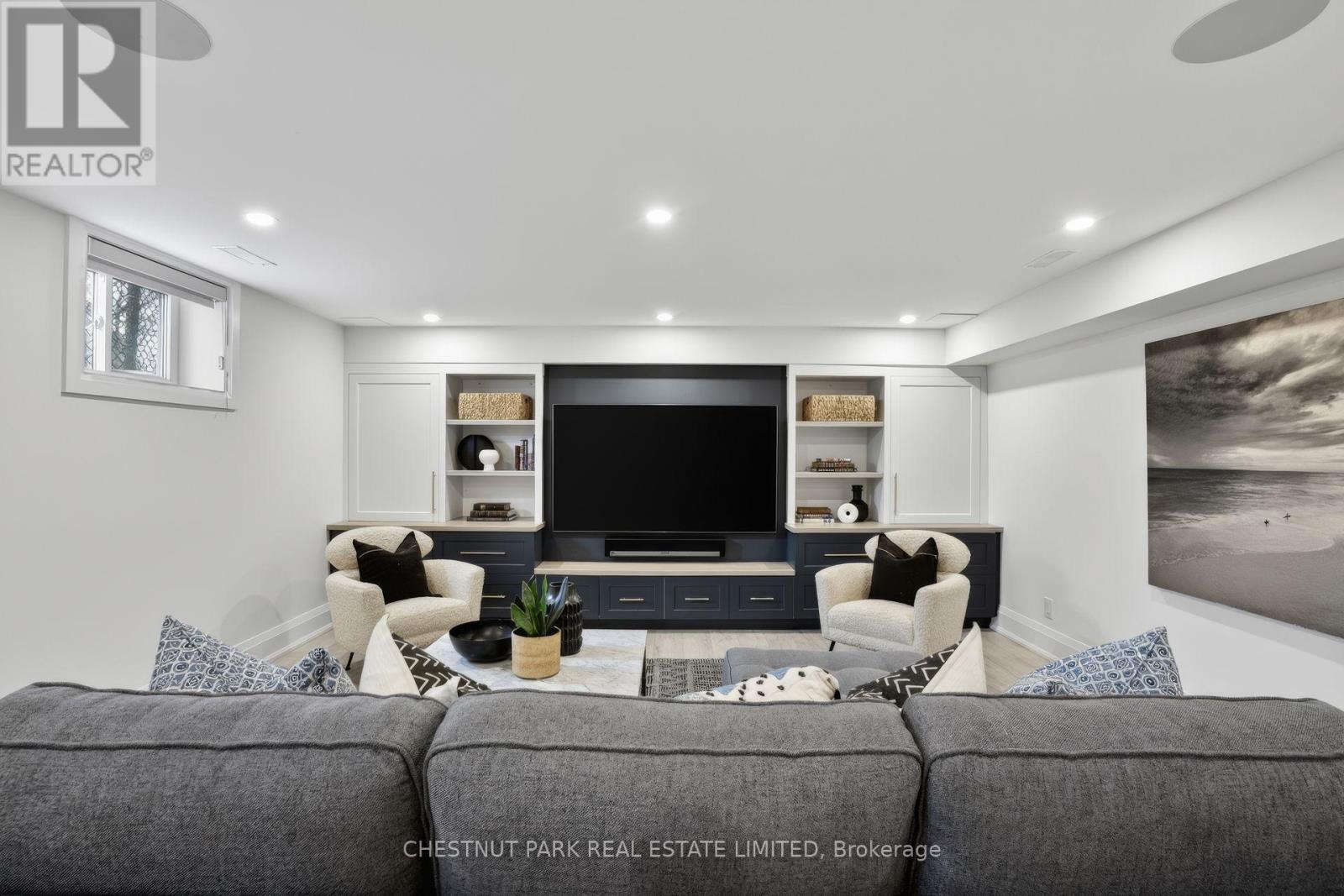 5 Bedroom Single Family Home/House's Image 22