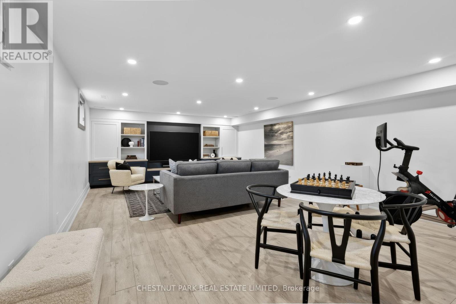 5 Bedroom Single Family Home/House's Image 23