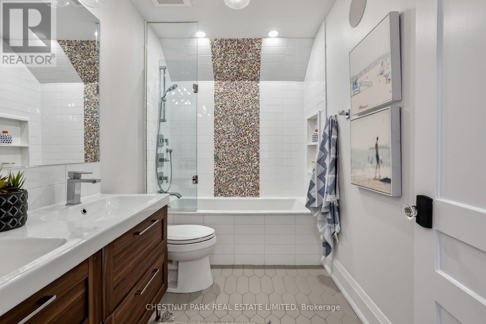 5 Bedroom Single Family Home/House's Image 18