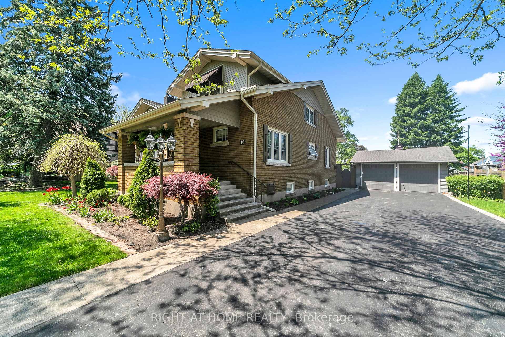 16 Nelles Boulevard Grimsby Ontario Canada Sale residential Max Shokouhi Right at Home Realty, Brokerage*
