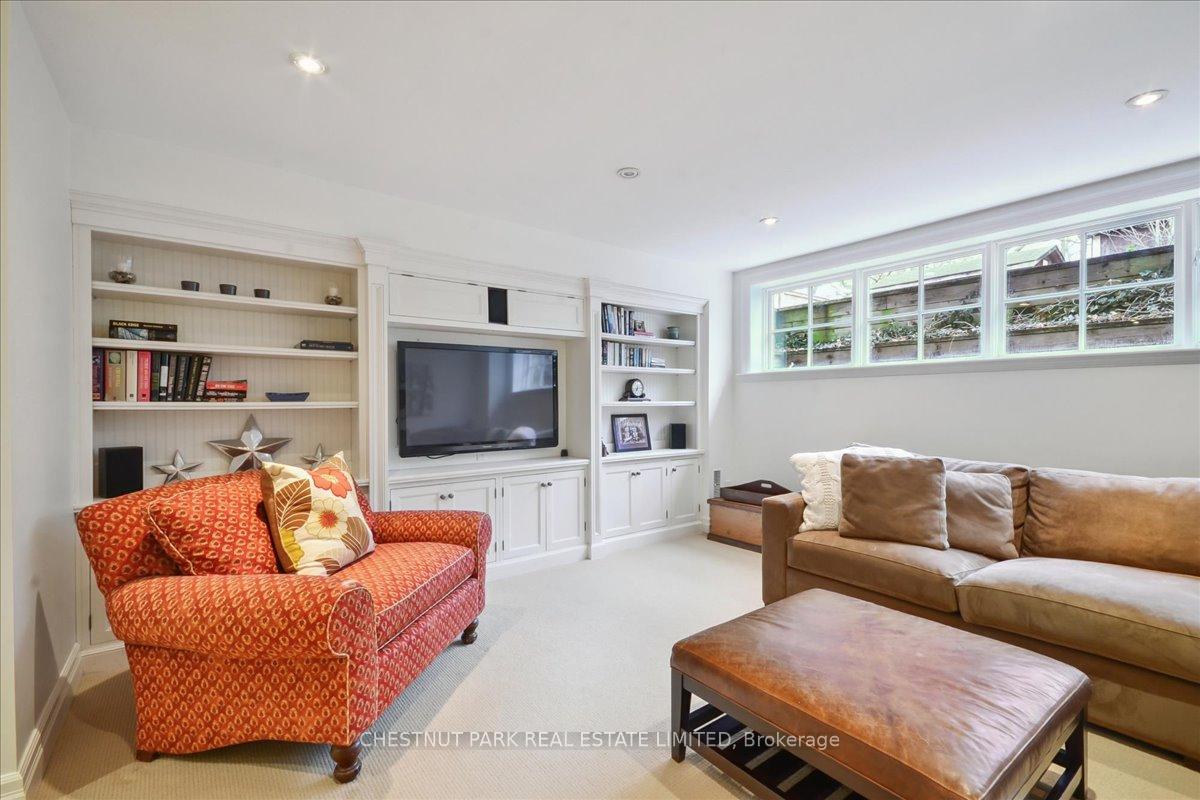 5 Bedroom Single Family Home/House's Image 22
