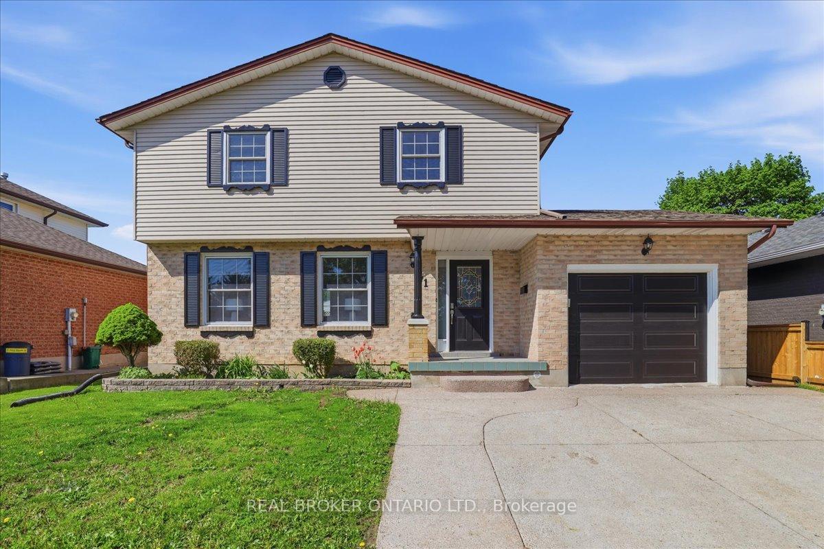 71 WEST ACRES Crescent Kitchener Ontario Canada Sale residential Frieda Kotsopoulos RE/MAX Twin City Realty Inc., Brokerage *