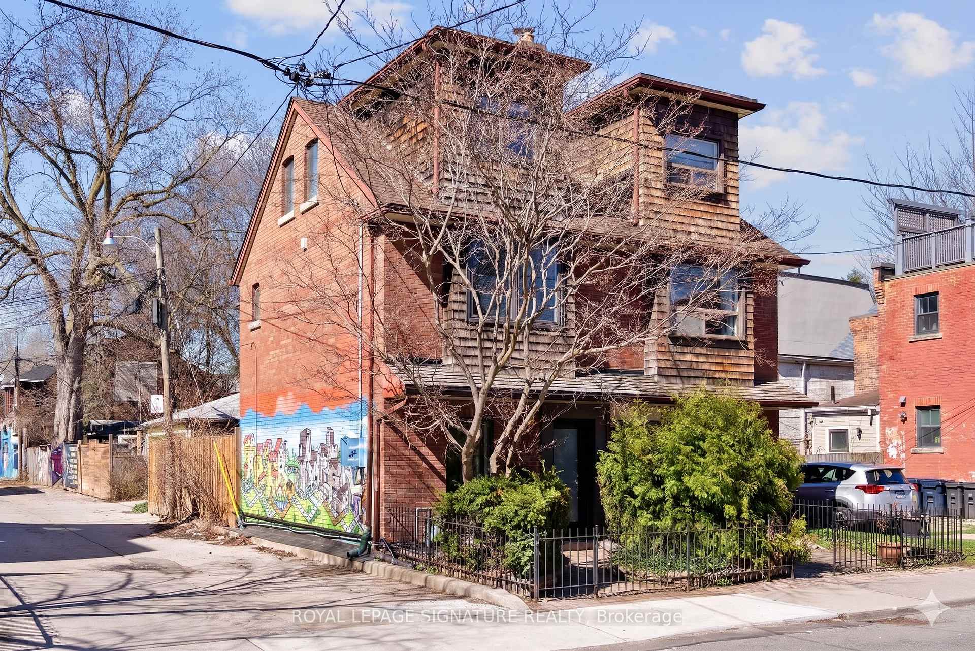 100 Sussex Avenue Toronto Ontario Canada Sale residential Saeed Anwar Royal LePage Signature Realty, Brokerage *