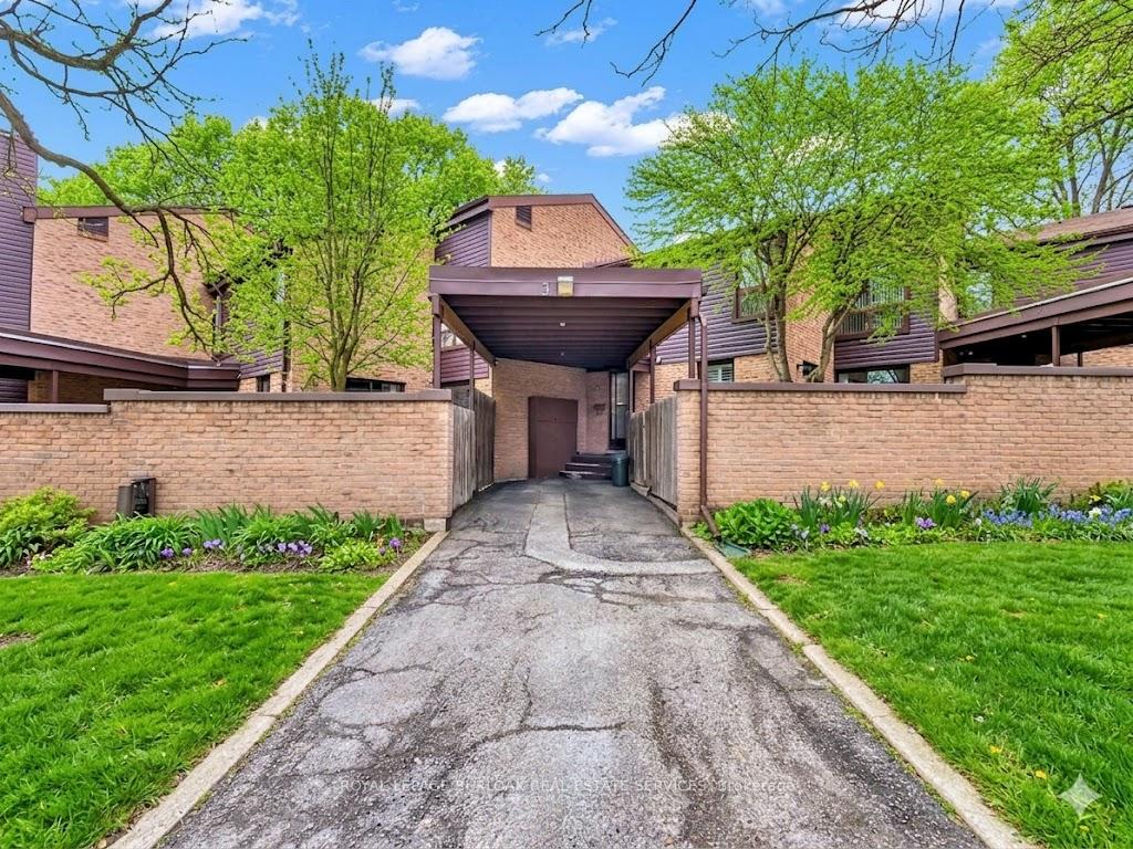 3 - 28 Underhill Crescent Kitchener Ontario Canada Sale residential NICOLE POHL RE/MAX Twin City Realty Inc., Brokerage*