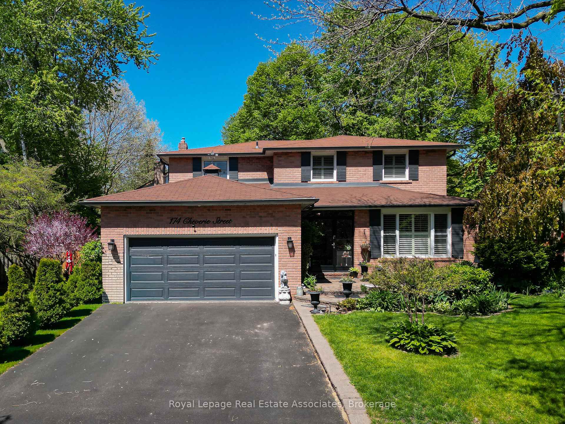 174 Cheverie Street Oakville Ontario Canada Sale residential Anil Balakrishnan RE/MAX Realty Services Inc., Brokerage*