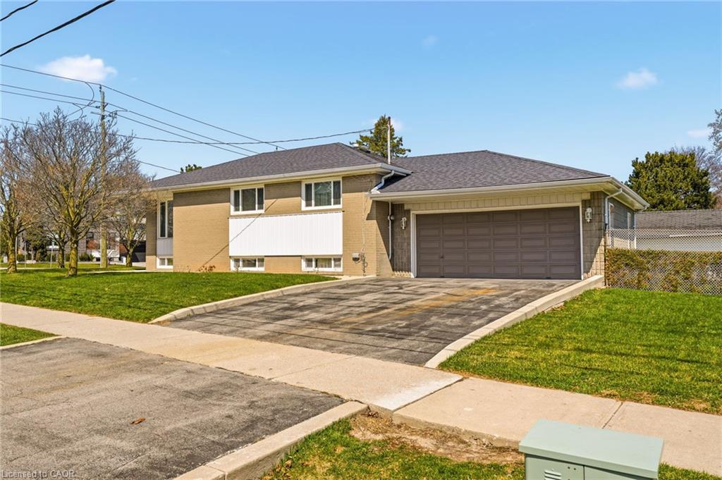 491 Warminster Drive Oakville Ontario Canada Sale residential Chris Allen,B.A. RE/MAX REALTY ENTERPRISES INC.
