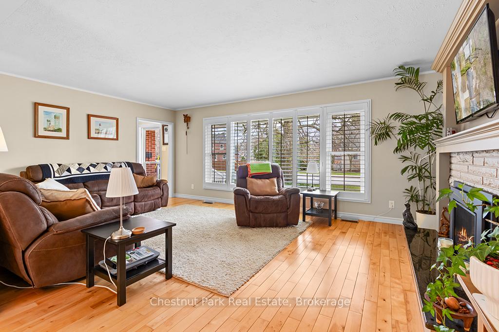 4 Bedroom Single Family Home/House's Image 4
