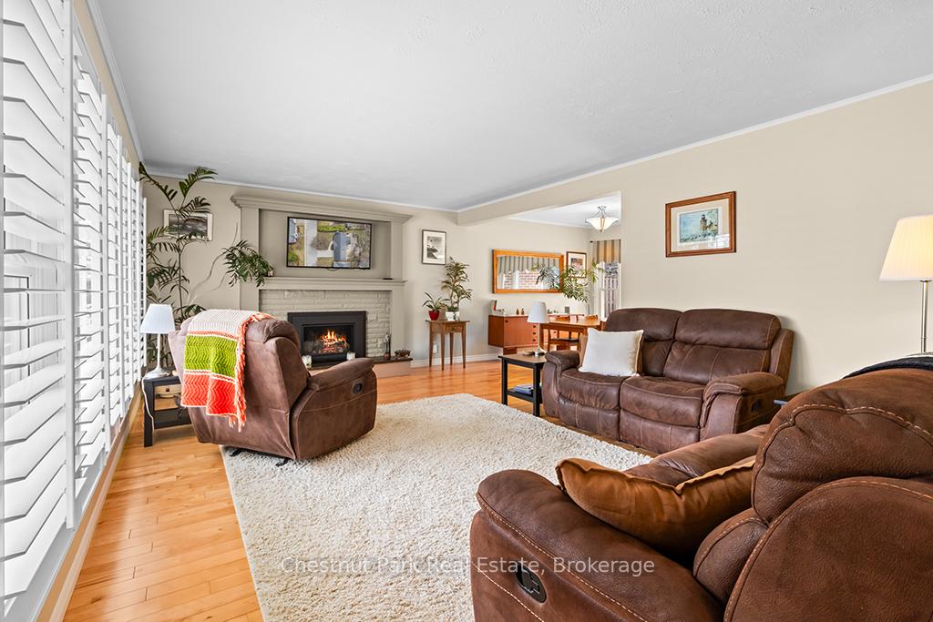 4 Bedroom Single Family Home/House's Image 3