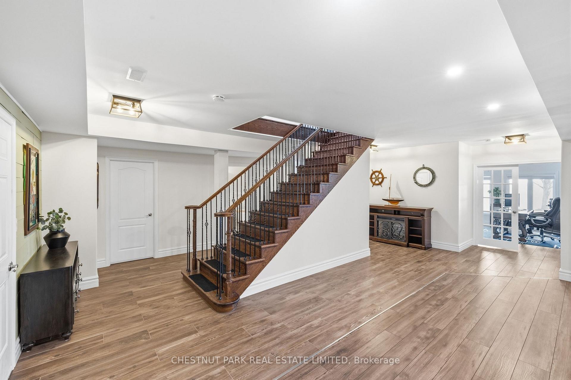 5 Bedroom Single Family Home/House's Image 19