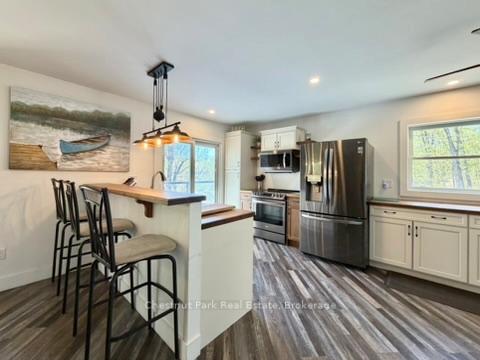 4 Bedroom Single Family Home/House's Image 3