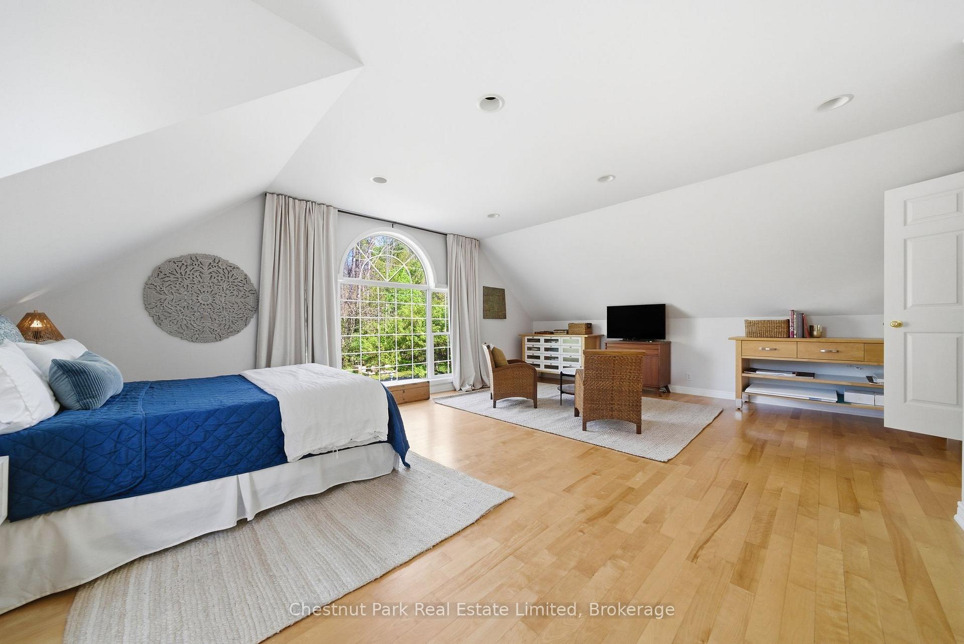 5 Bedroom Single Family Home/House's Image 34