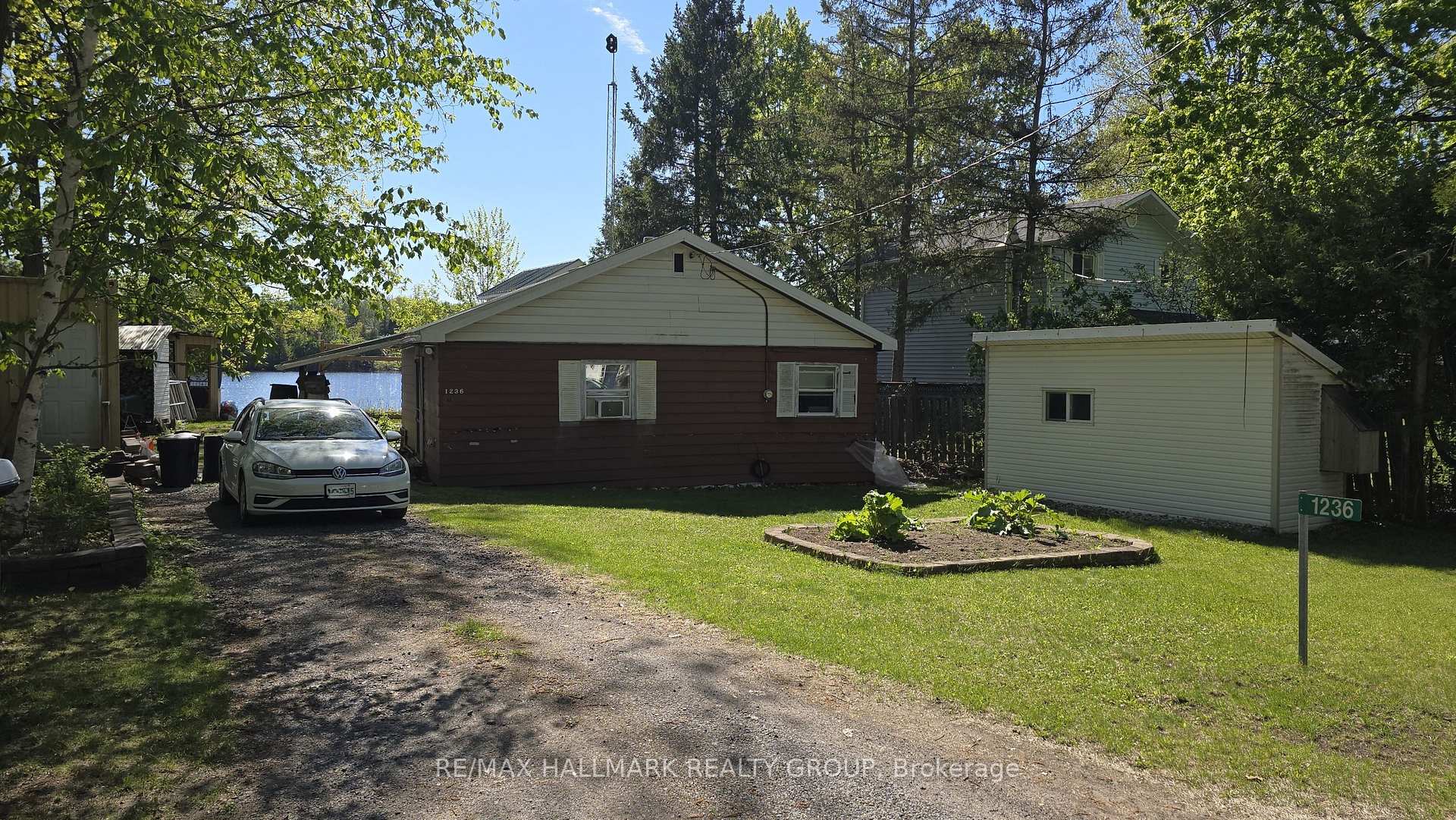 1236 Bayview Drive Ottawa Ontario Canada Sale residential Sandi Branker Zolo Realty, Brokerage*