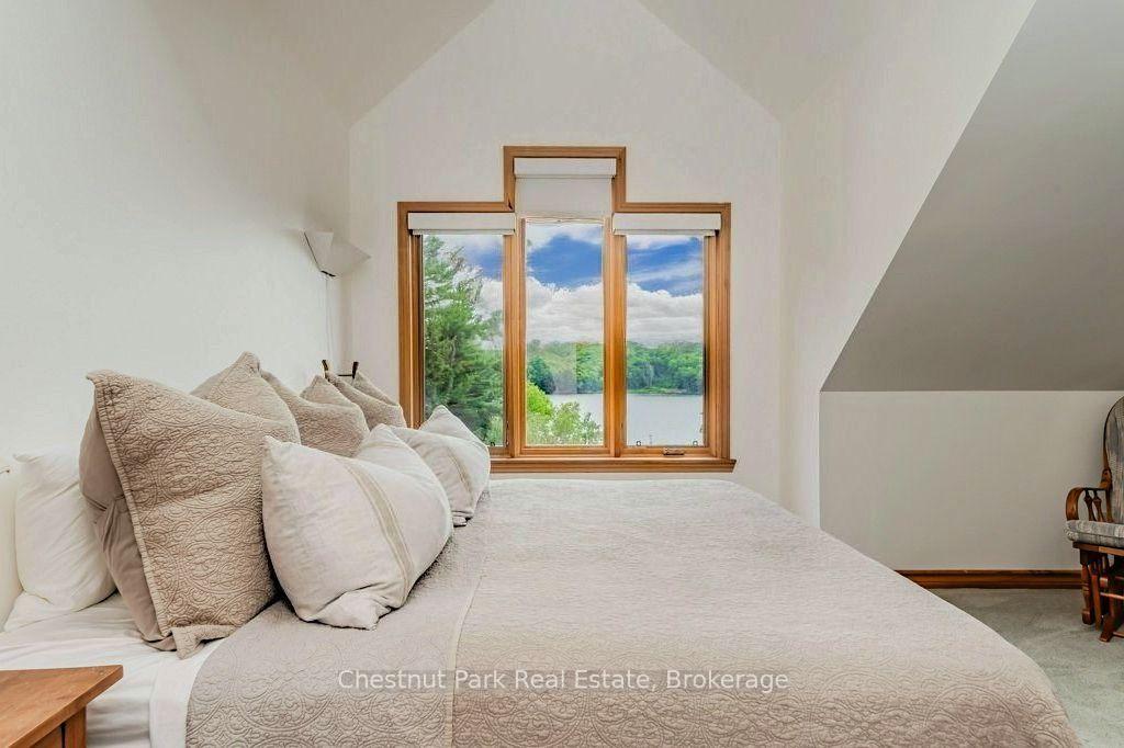 5 Bedroom Single Family Home/House's Image 28