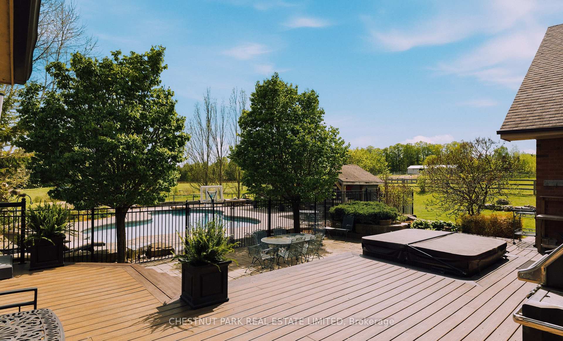 7 Bedroom Single Family Home/House's Image 39
