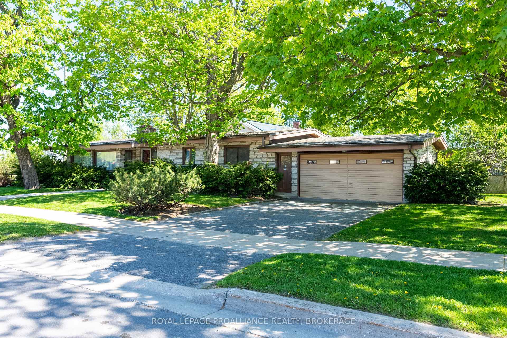 2 Churchill Street Kingston Ontario Canada Sale residential TEAM TALLEN Royal LePage Proalliance Realty, Brokerage