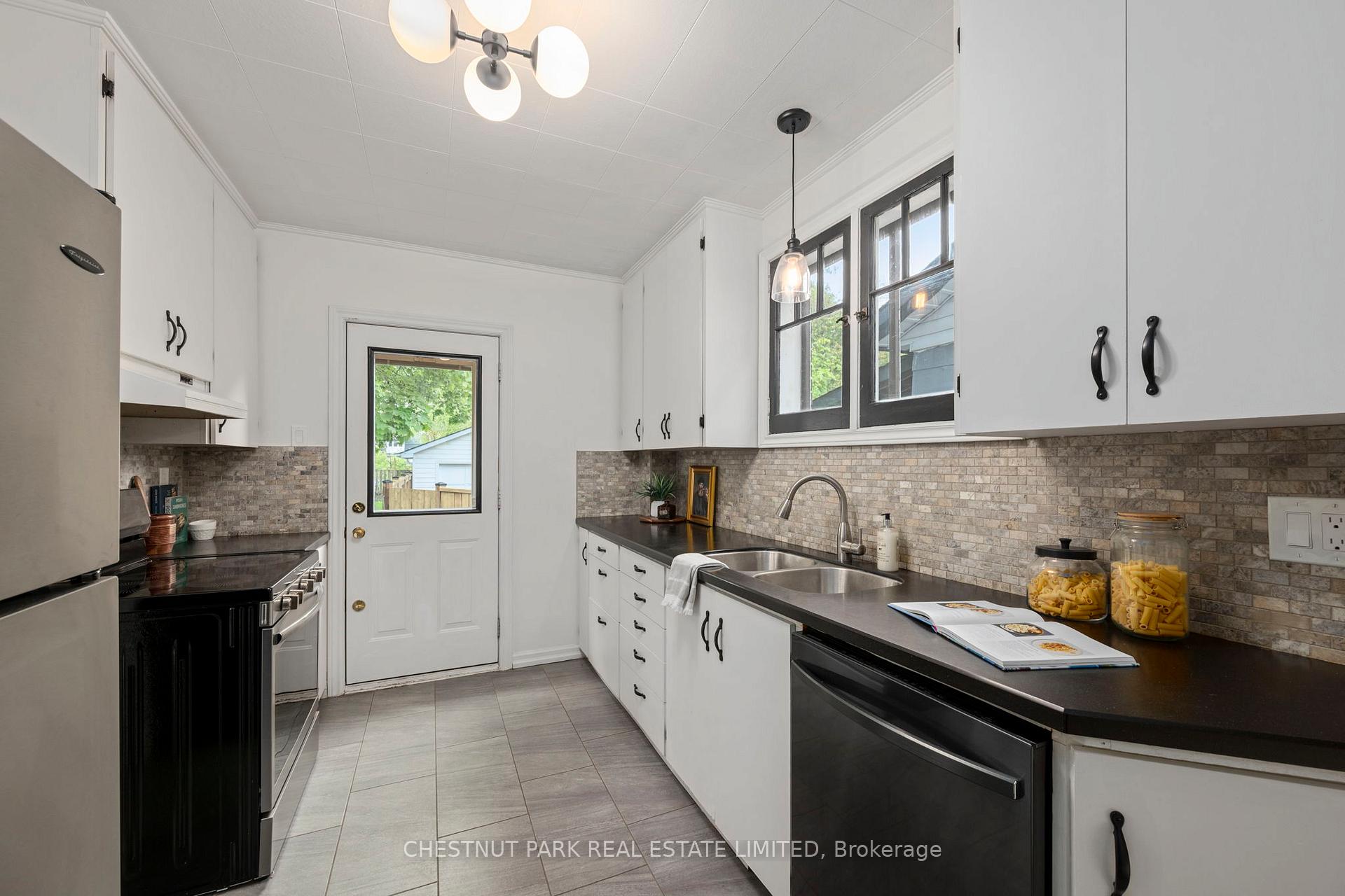 3 Bedroom Single Family Home/House's Image 4