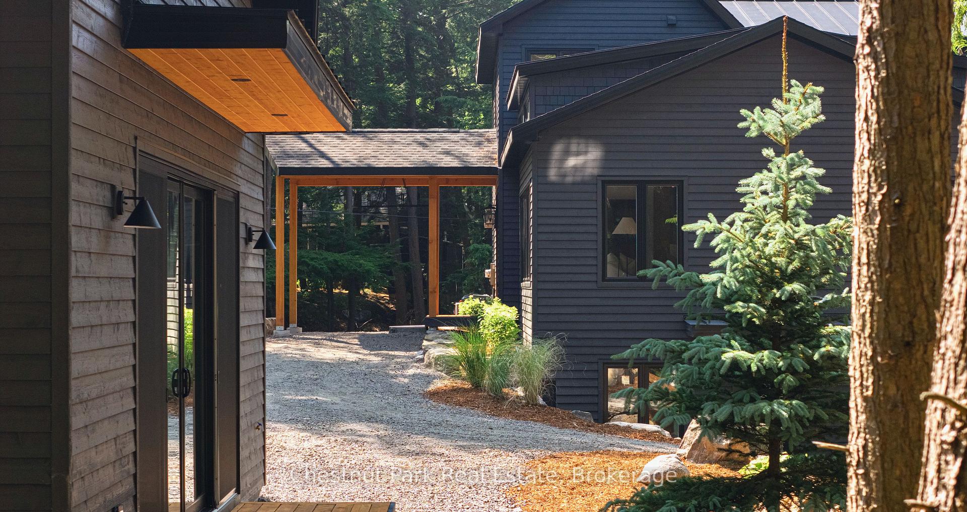 7 Bedroom Single Family Home/House's Image 39