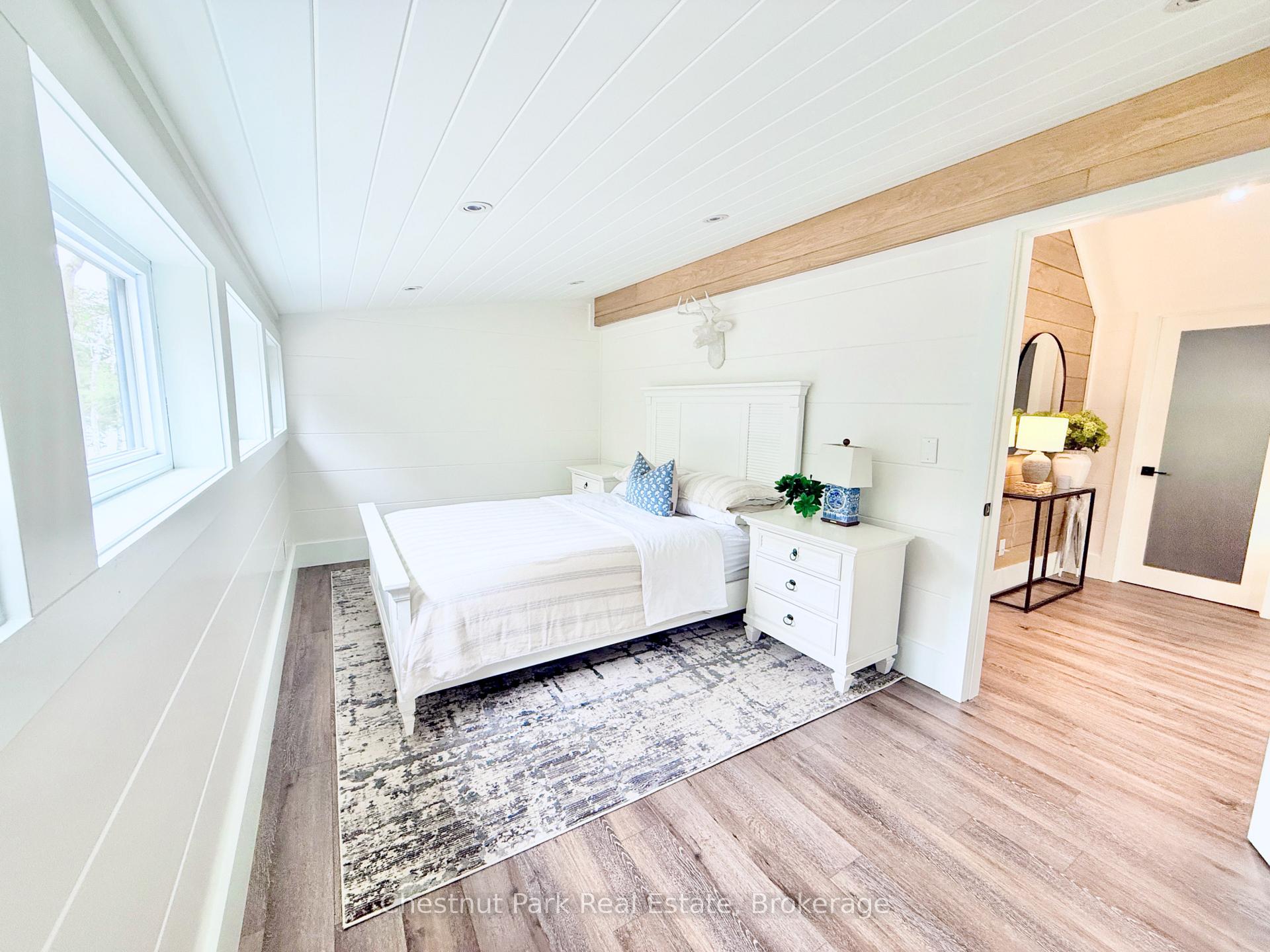 7 Bedroom Single Family Home/House's Image 37