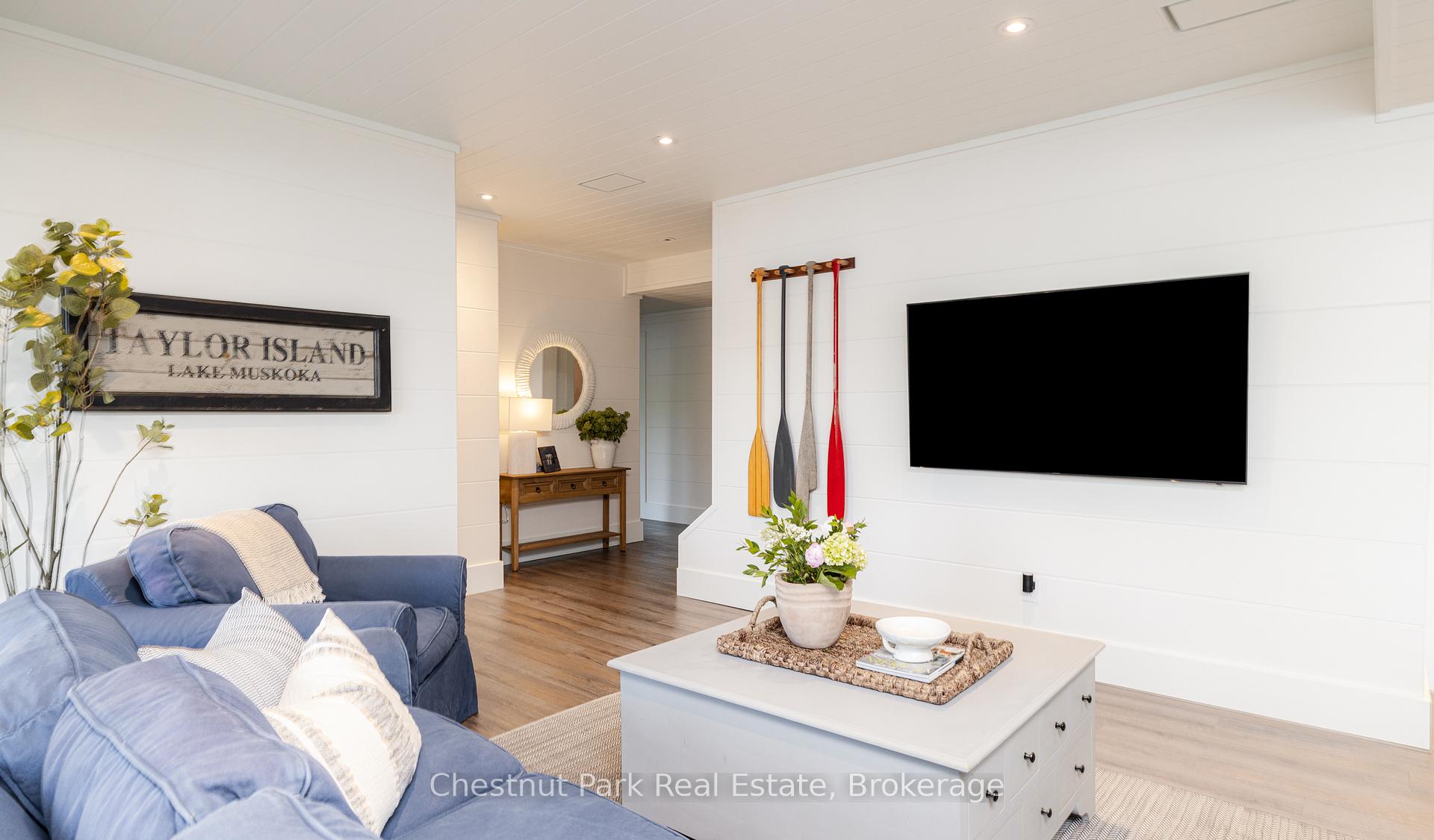 7 Bedroom Single Family Home/House's Image 30