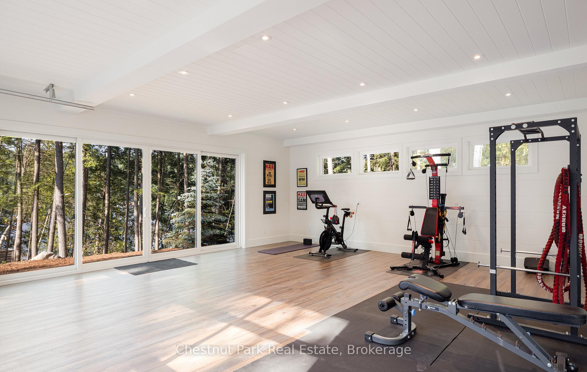 7 Bedroom Single Family Home/House's Image 34