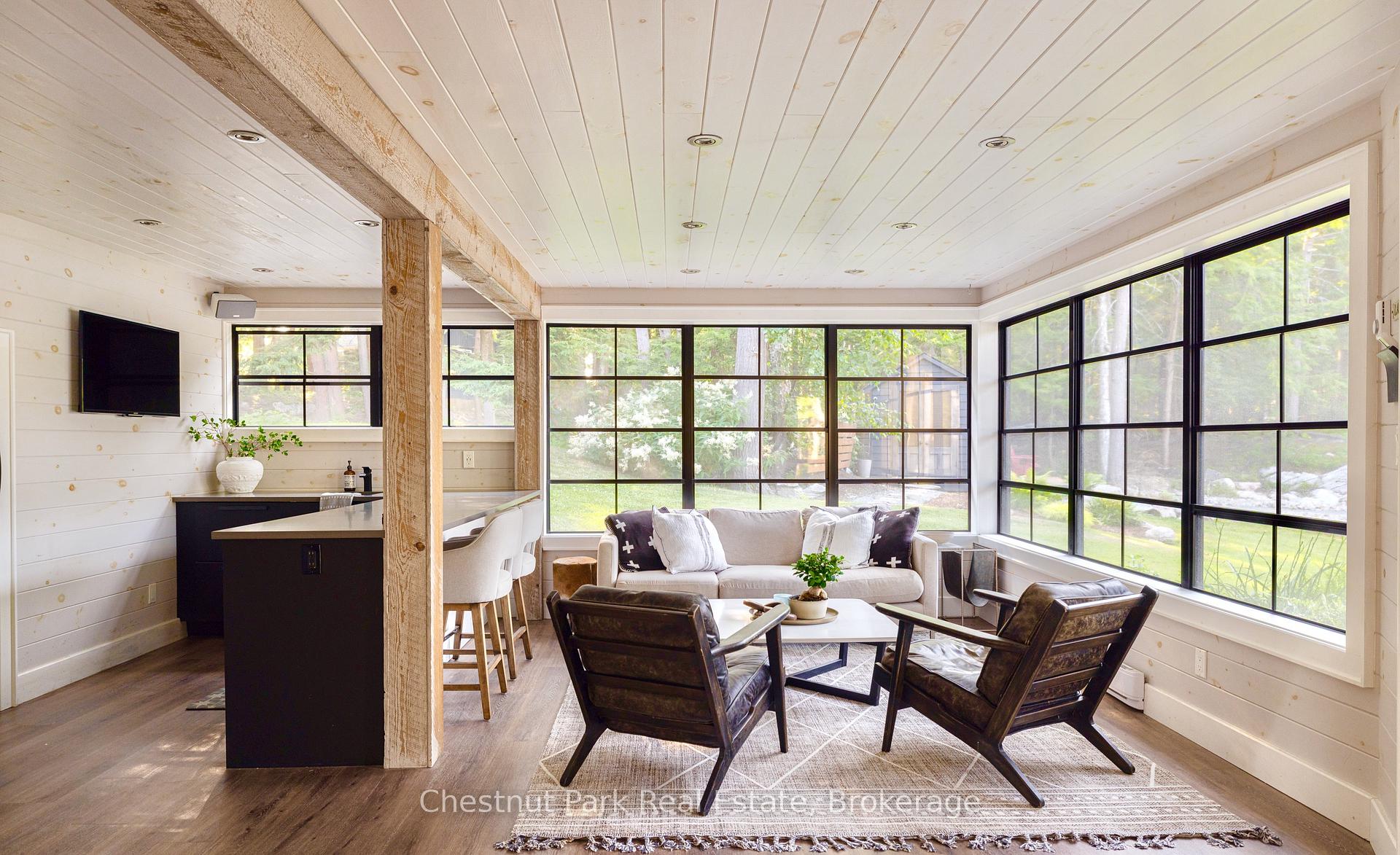 7 Bedroom Single Family Home/House's Image 32