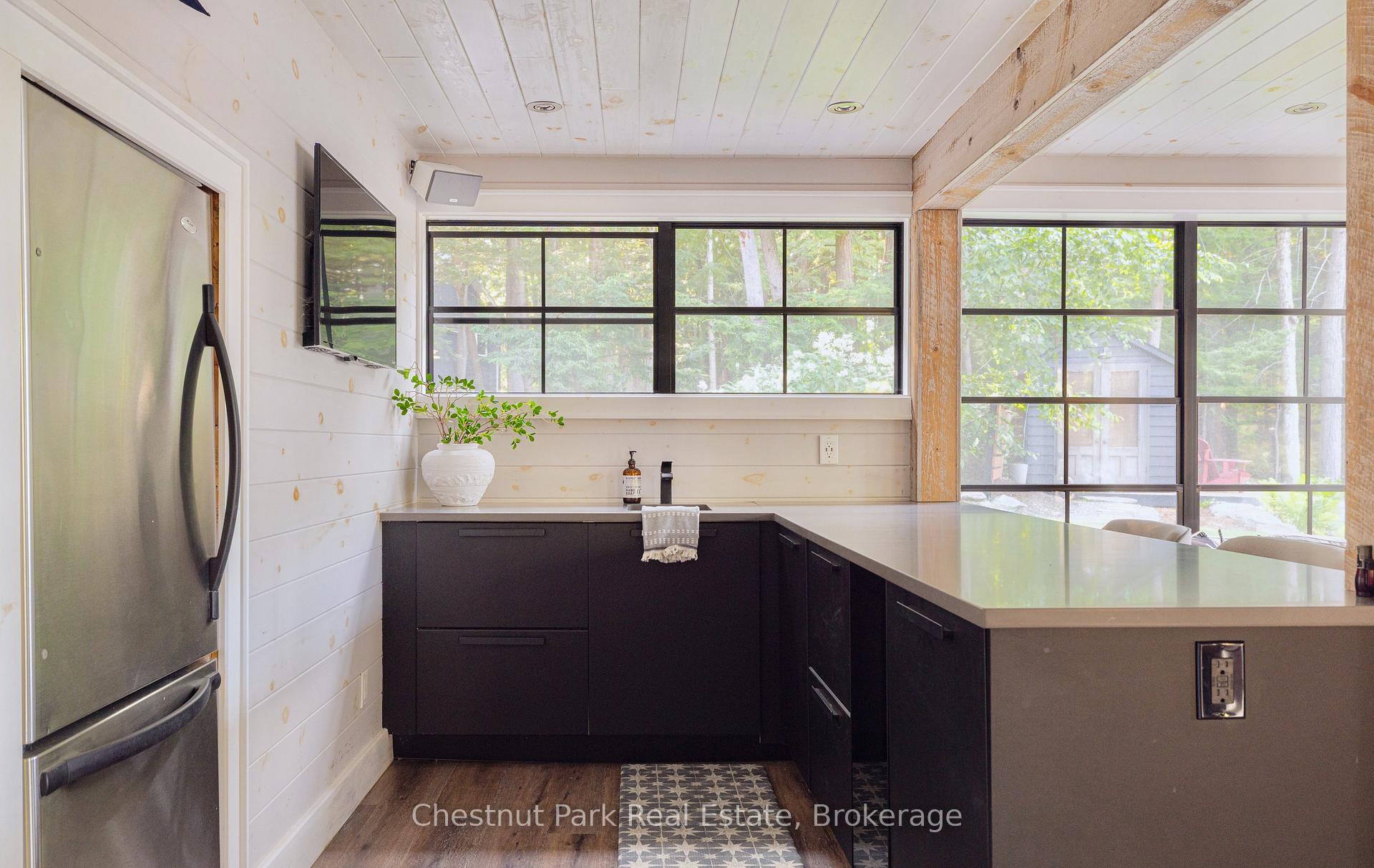 7 Bedroom Single Family Home/House's Image 33
