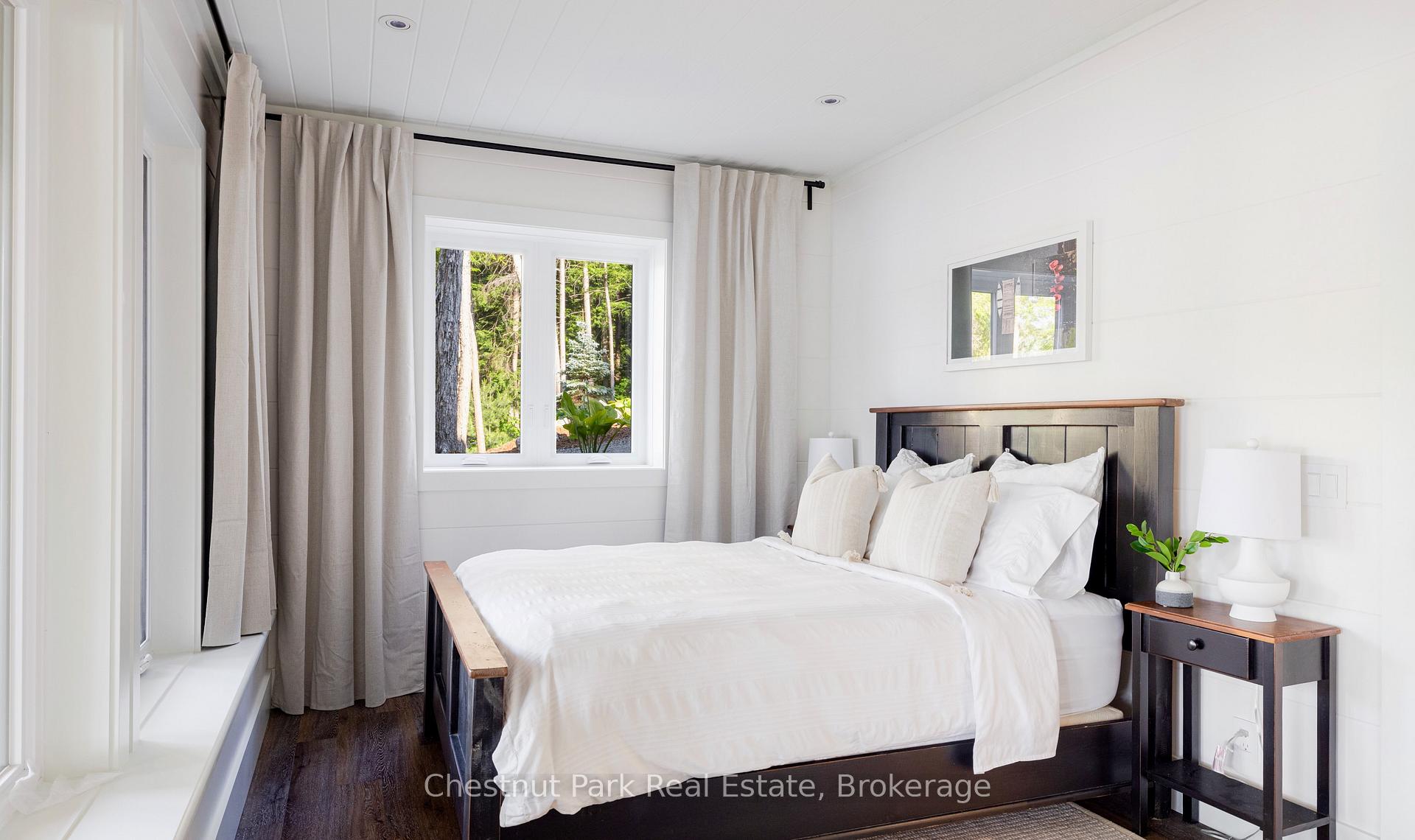 7 Bedroom Single Family Home/House's Image 28