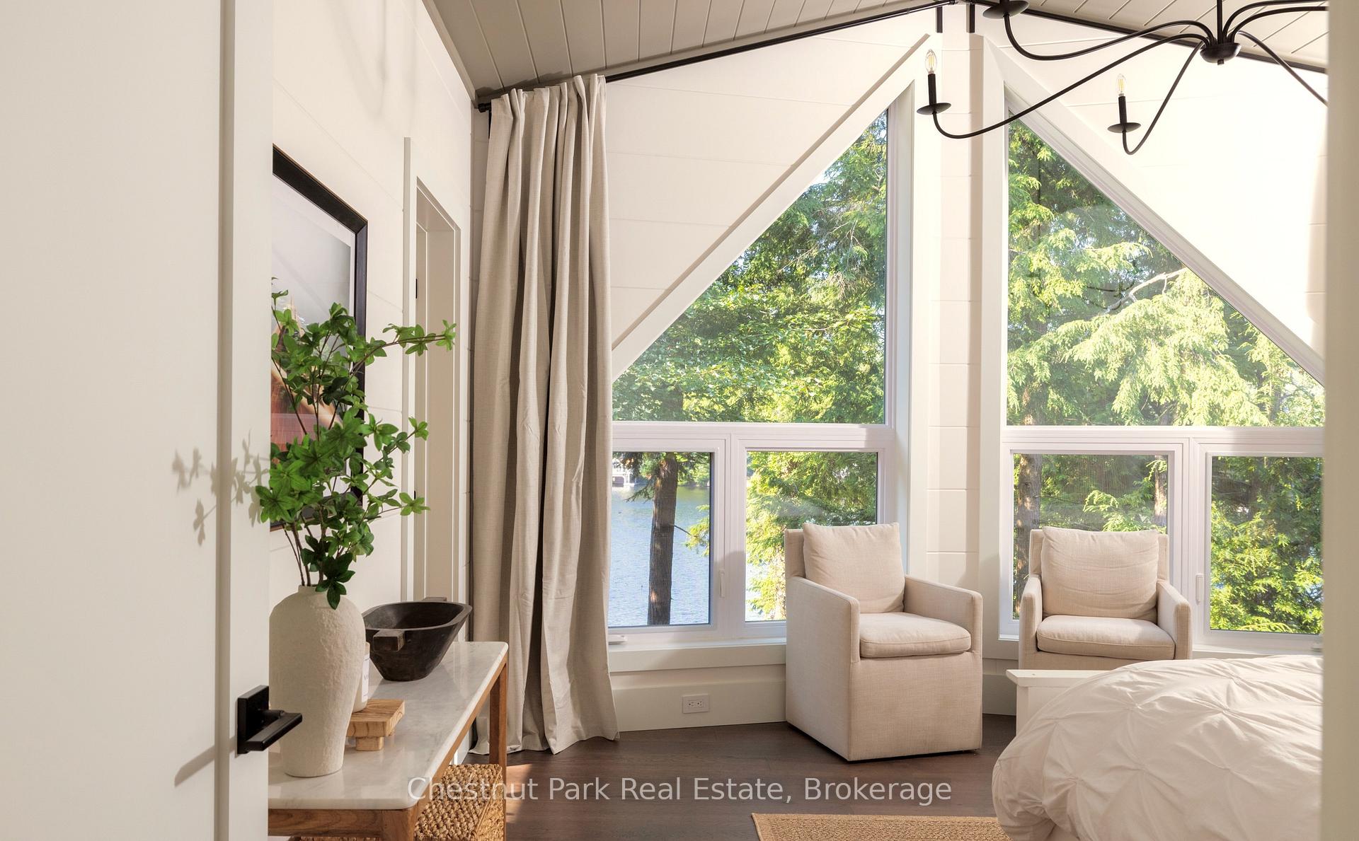 7 Bedroom Single Family Home/House's Image 21