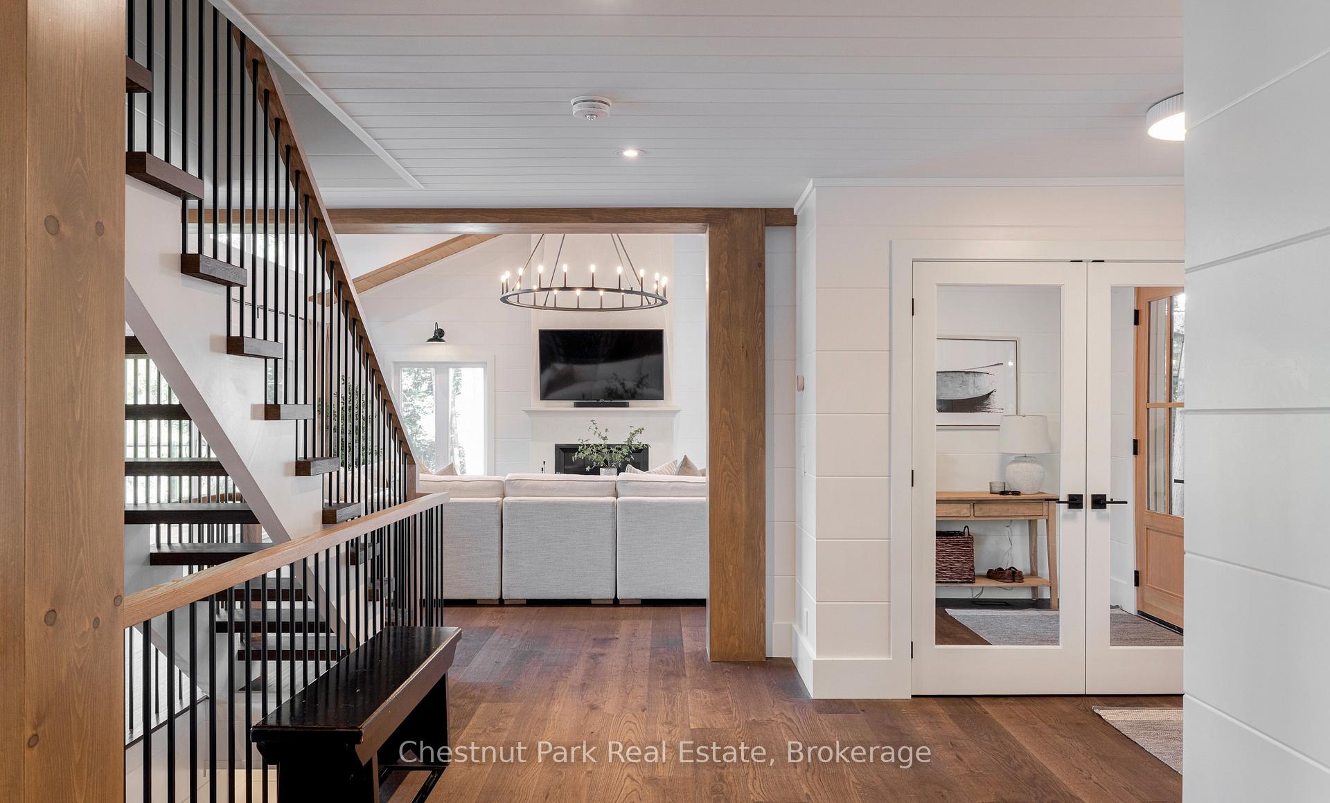 7 Bedroom Single Family Home/House's Image 17