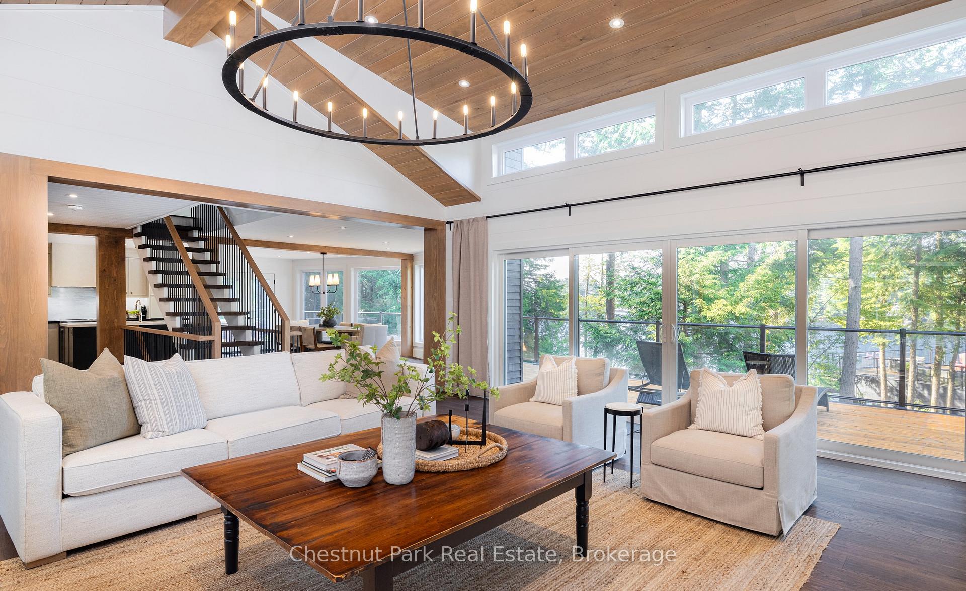 7 Bedroom Single Family Home/House's Image 11