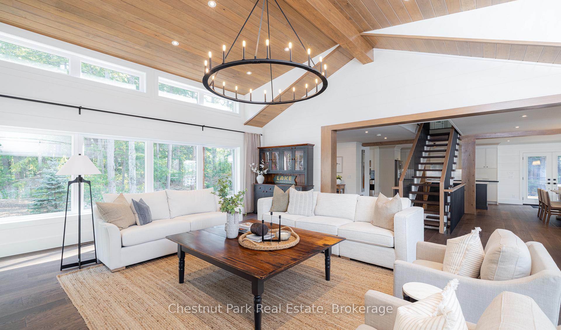 7 Bedroom Single Family Home/House's Image 13