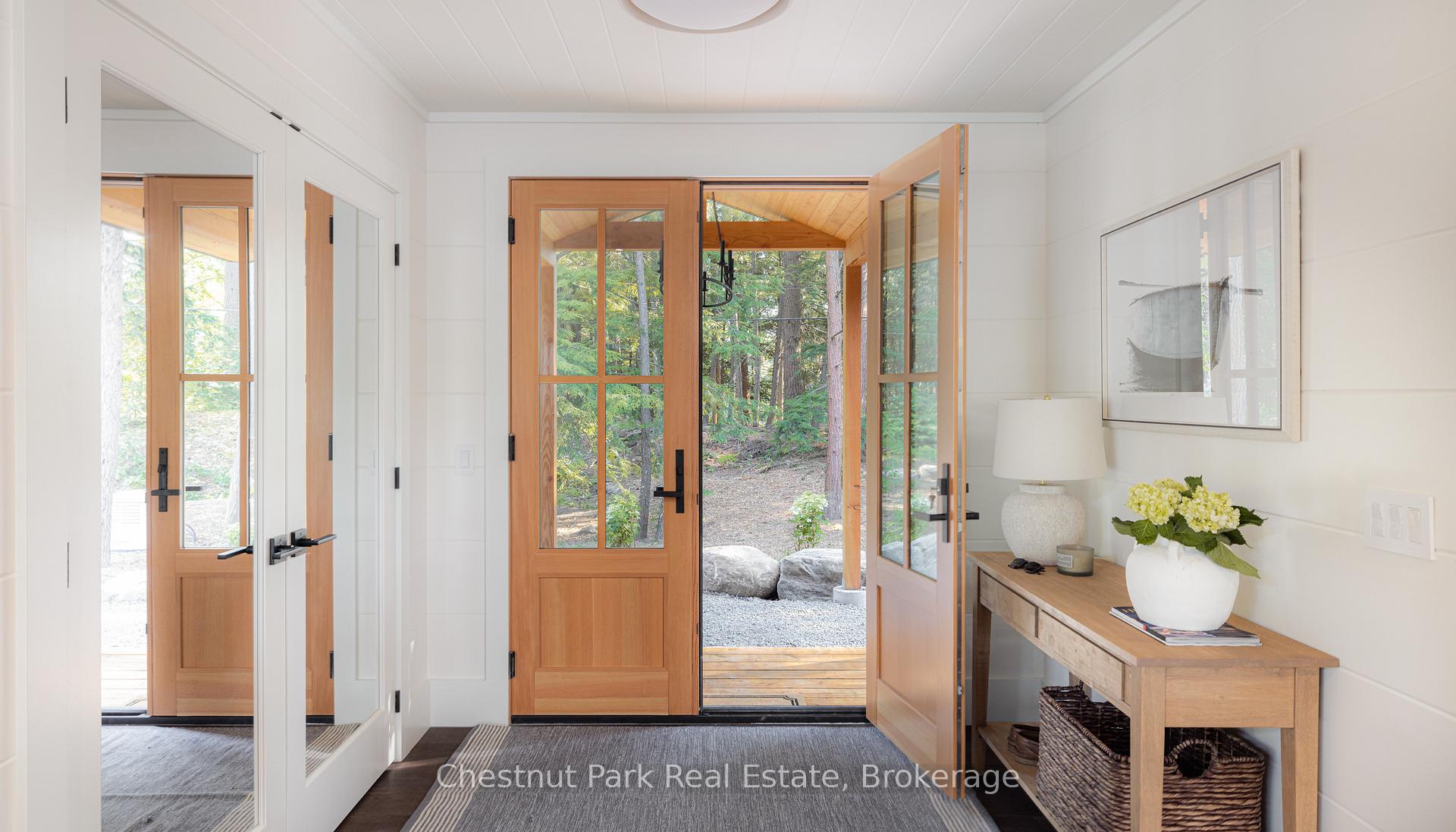 7 Bedroom Single Family Home/House's Image 9