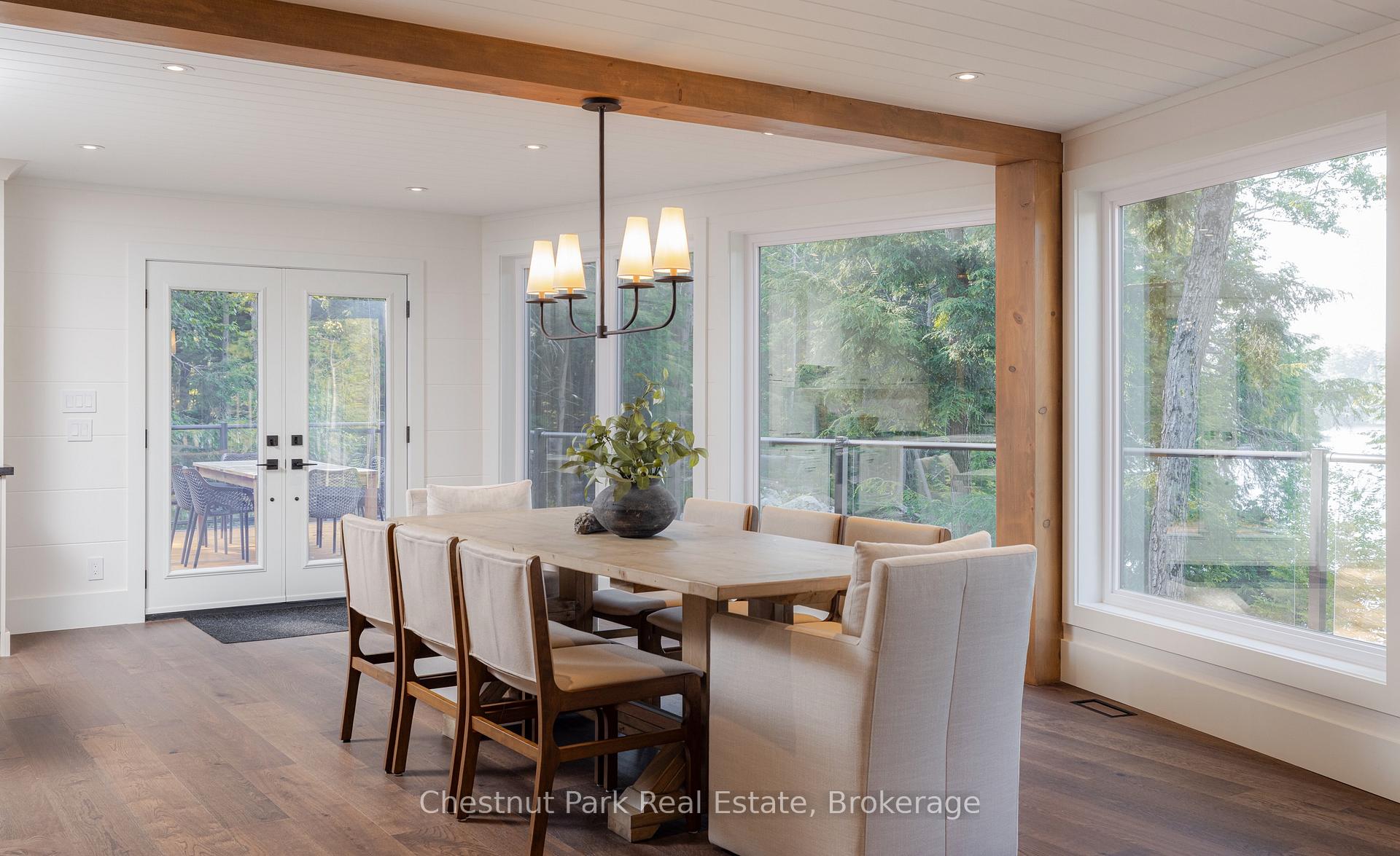 7 Bedroom Single Family Home/House's Image 14