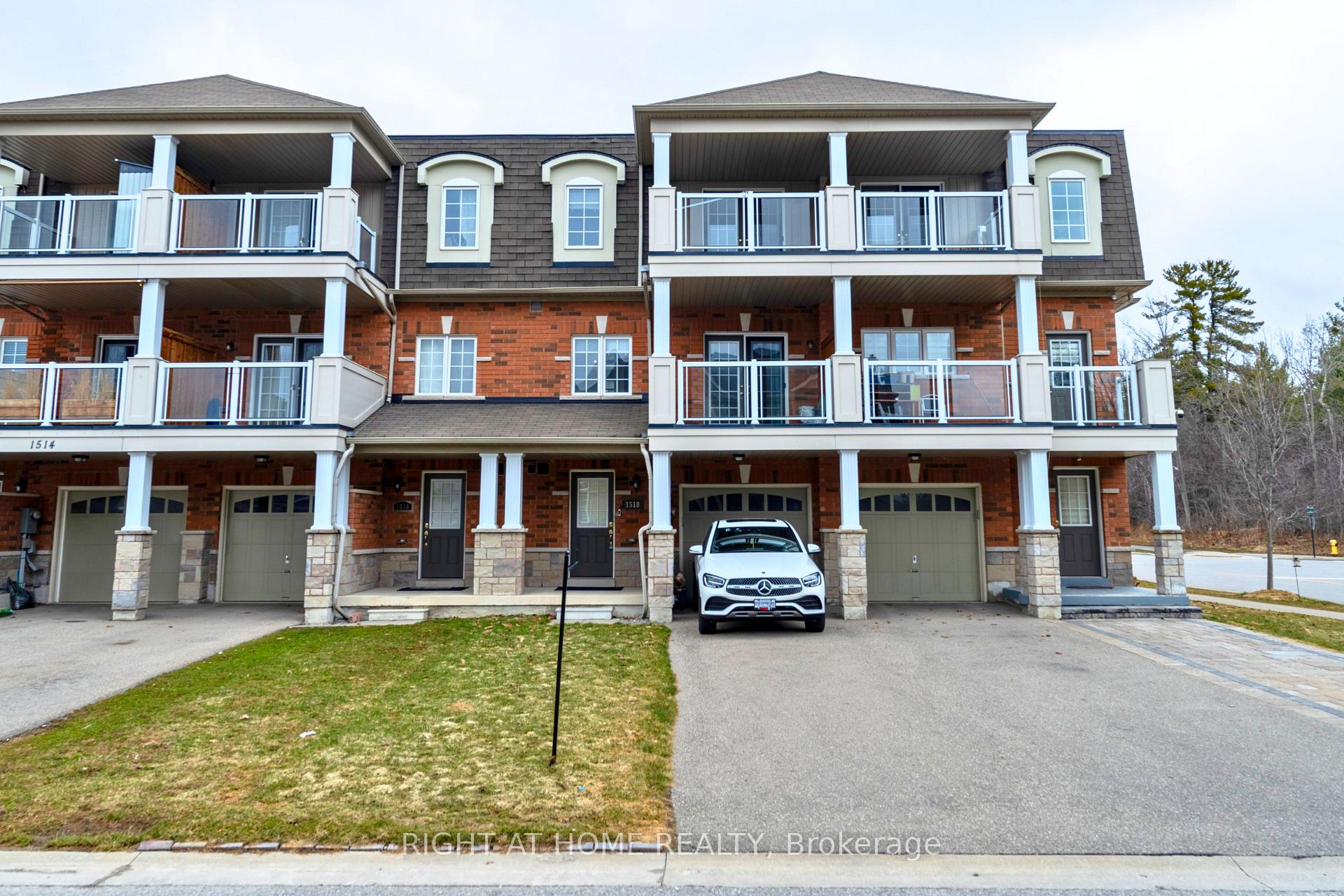 1518 Shepway Mews Pickering Ontario Canada Sale residential Franca Iafrate Right at Home Realty, Brokerage*