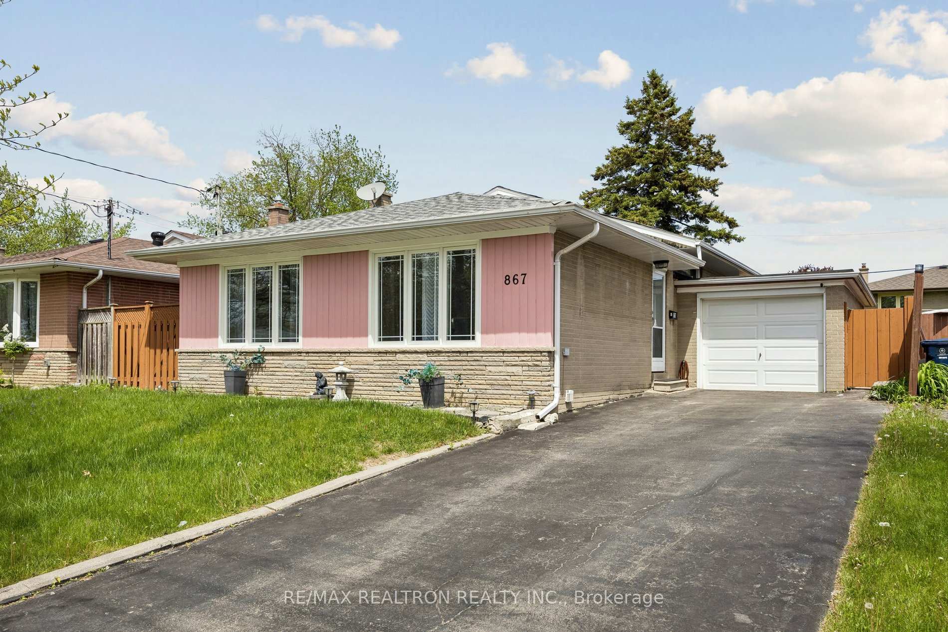 867 Scarborough Golf Clu Road Toronto Ontario Canada Sale residential Siva Sivanesan RE/MAX Realtron Realty Inc., Brokerage *