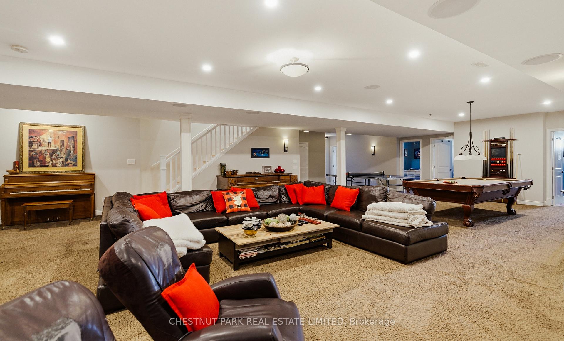 8 Bedroom Single Family Home/House's Image 29