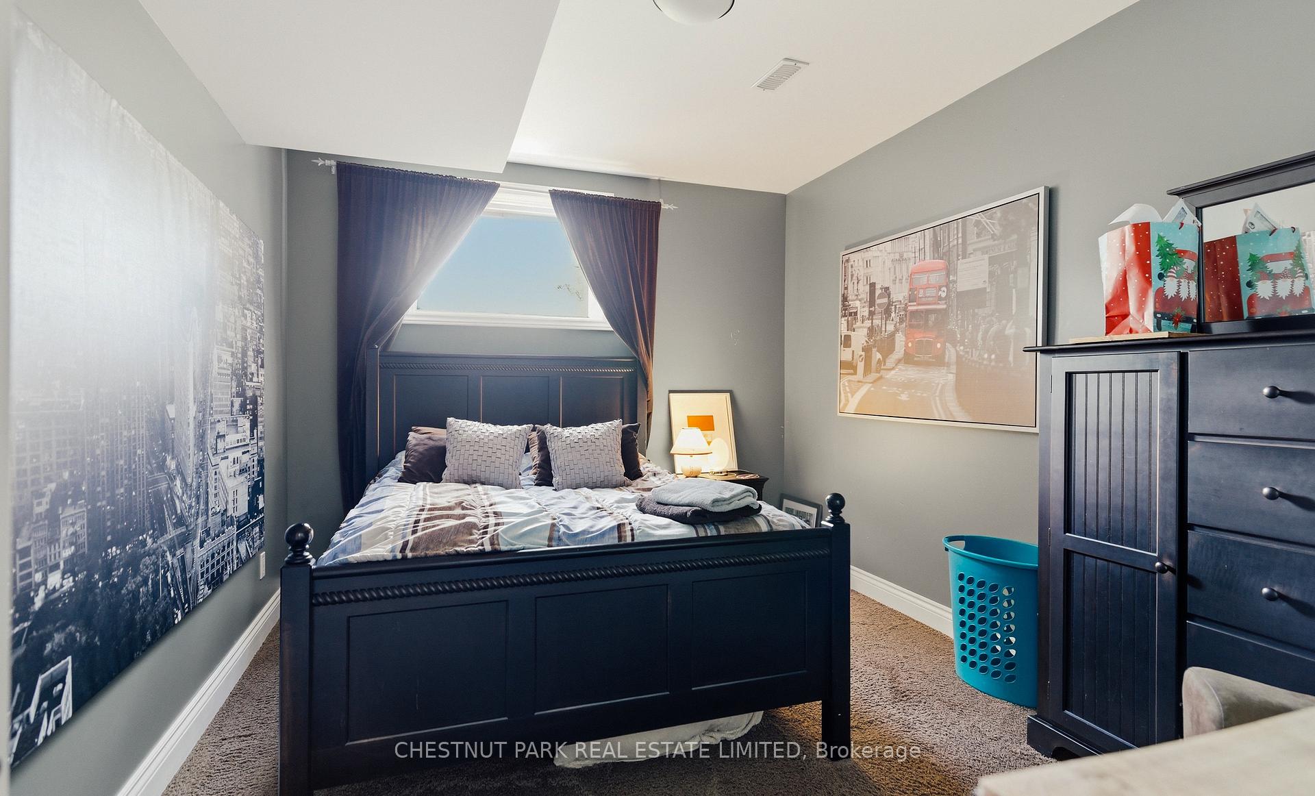 8 Bedroom Single Family Home/House's Image 27