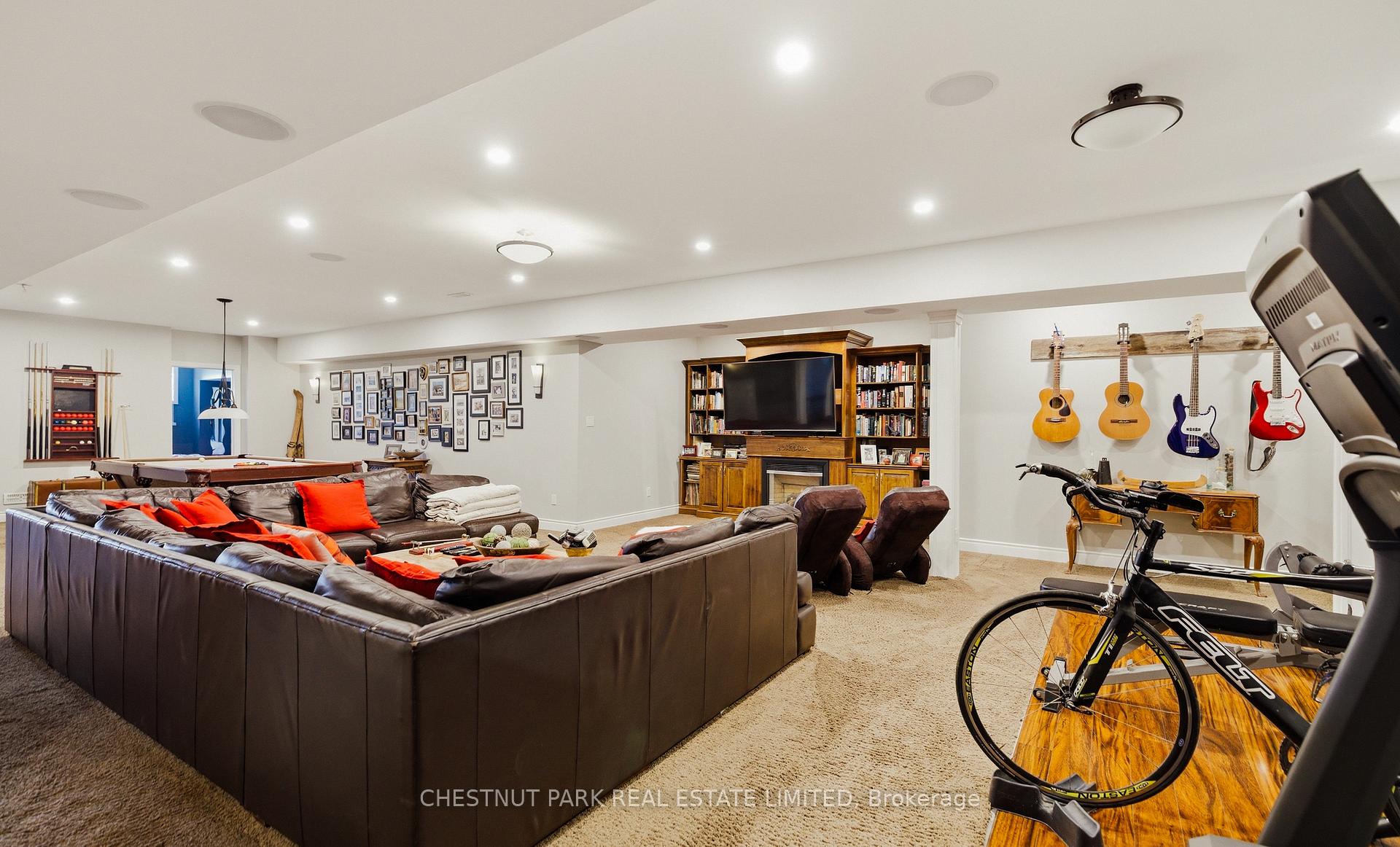 8 Bedroom Single Family Home/House's Image 24