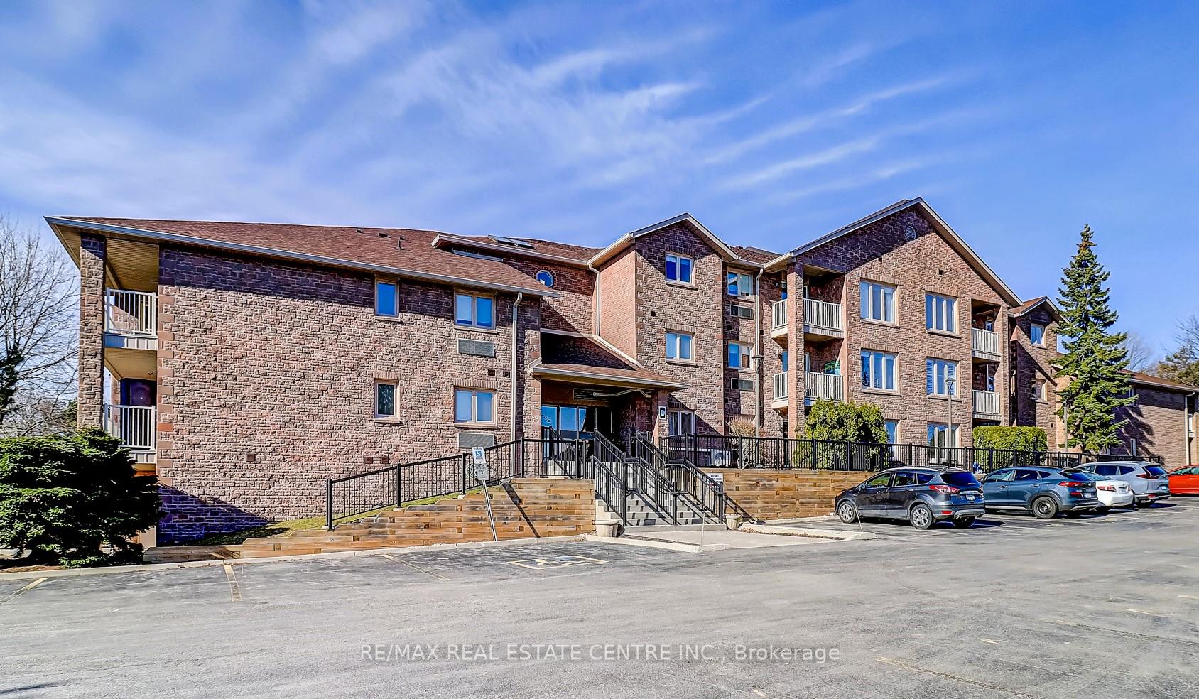 57 - 3050 Pinemeadow Drive Burlington Ontario Canada Sale residential Bev MacLean RE/MAX Real Estate Centre Inc., Brokerage*